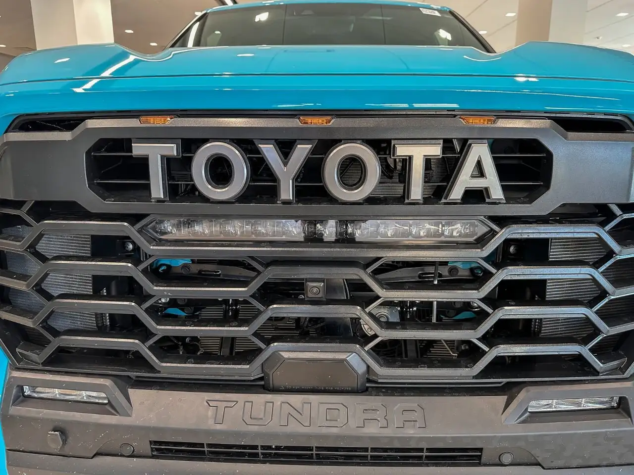 Toyota Tundra снимка Toyota Tundra