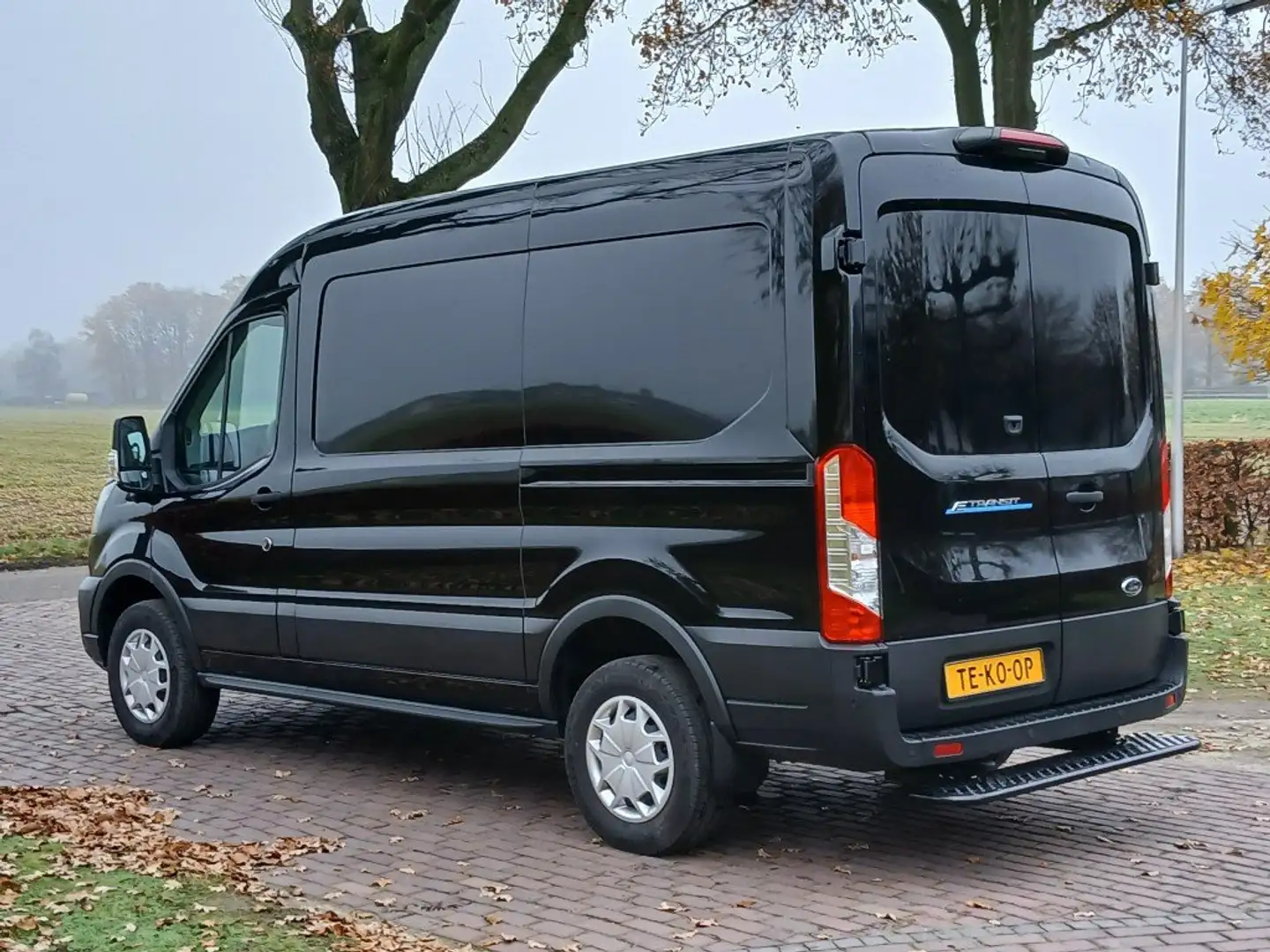 Ford E-Transit L2H2 Trend 75kWh 184pk opties 2022 NIEUWSTAAT! Zwart - 2