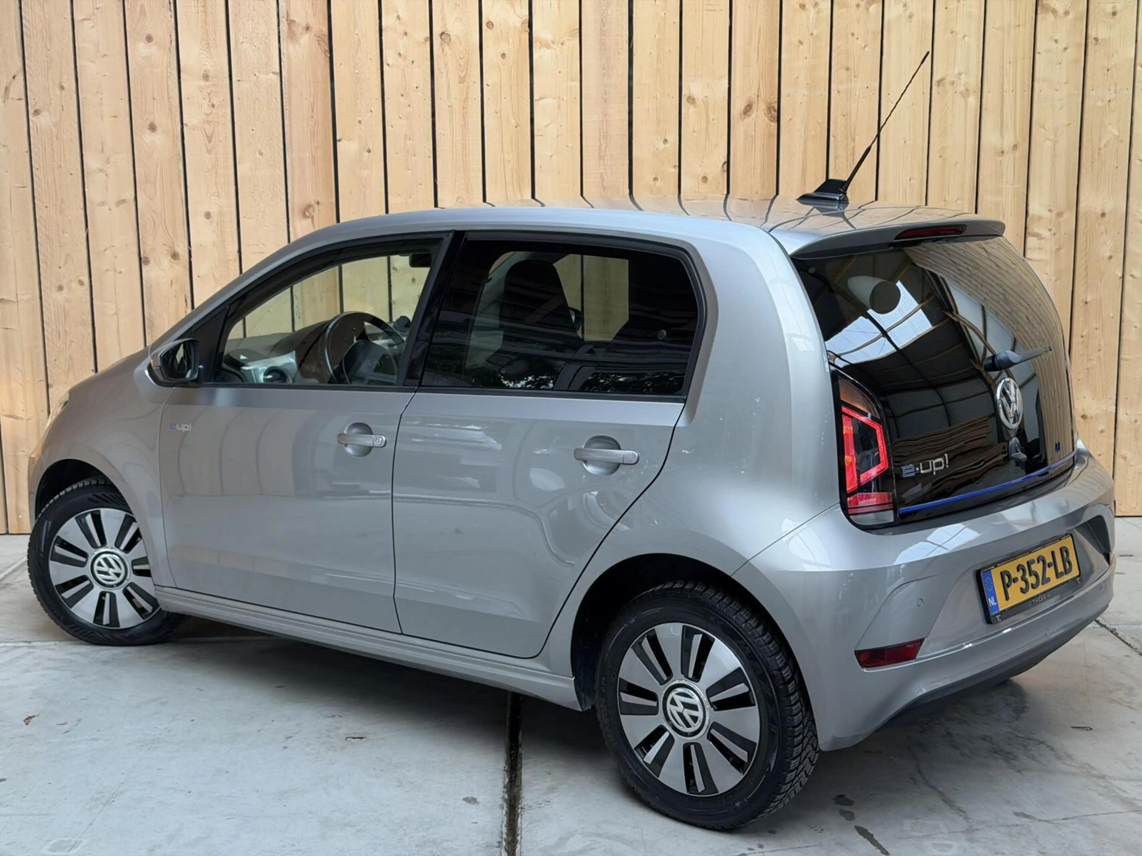 Volkswagen e-up! SoH 82,82% Climate & cruise control | Extra Getint — photo 26