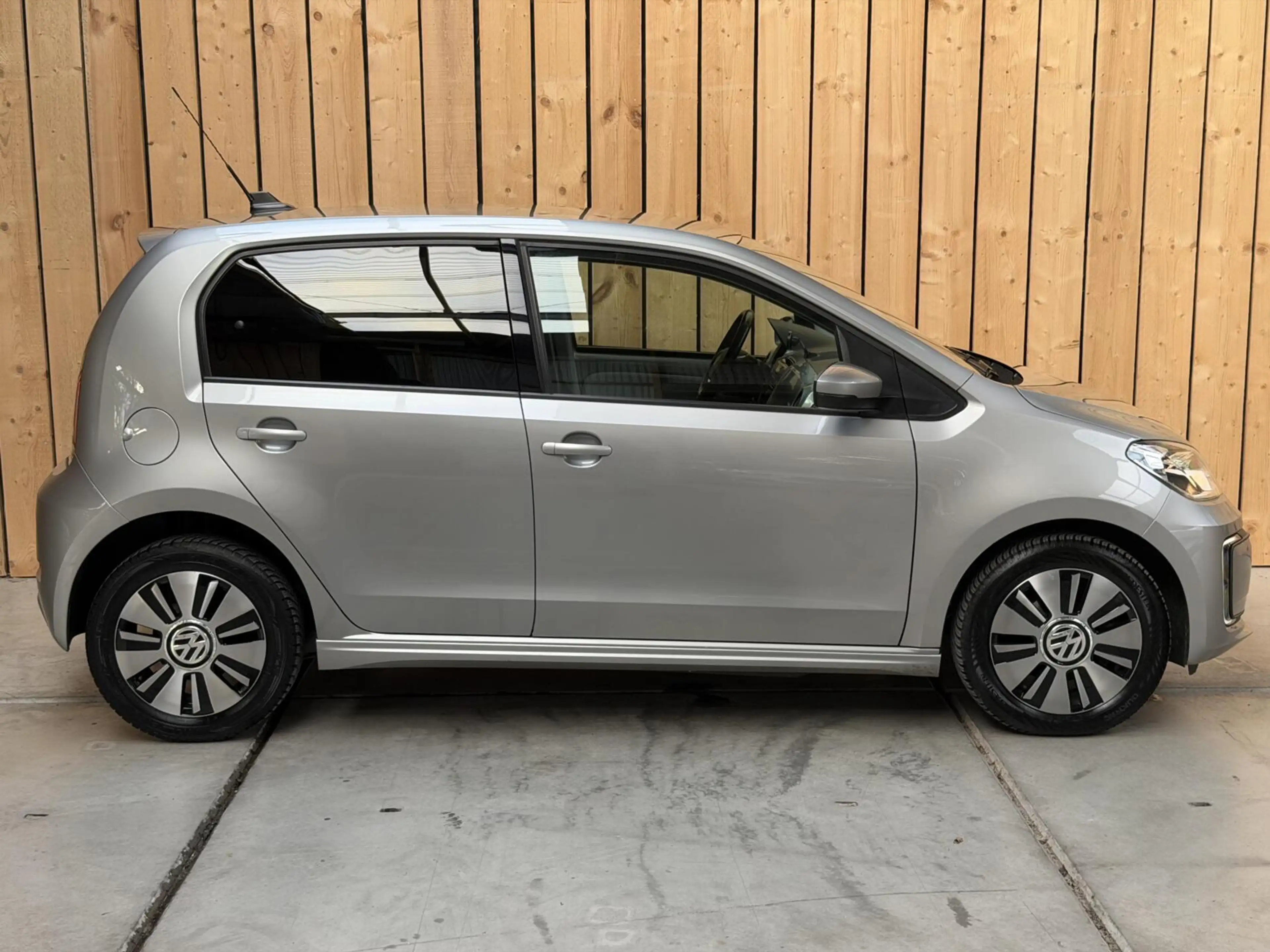 Volkswagen e-up! SoH 82,82% Climate & cruise control | Extra Getint — photo 48