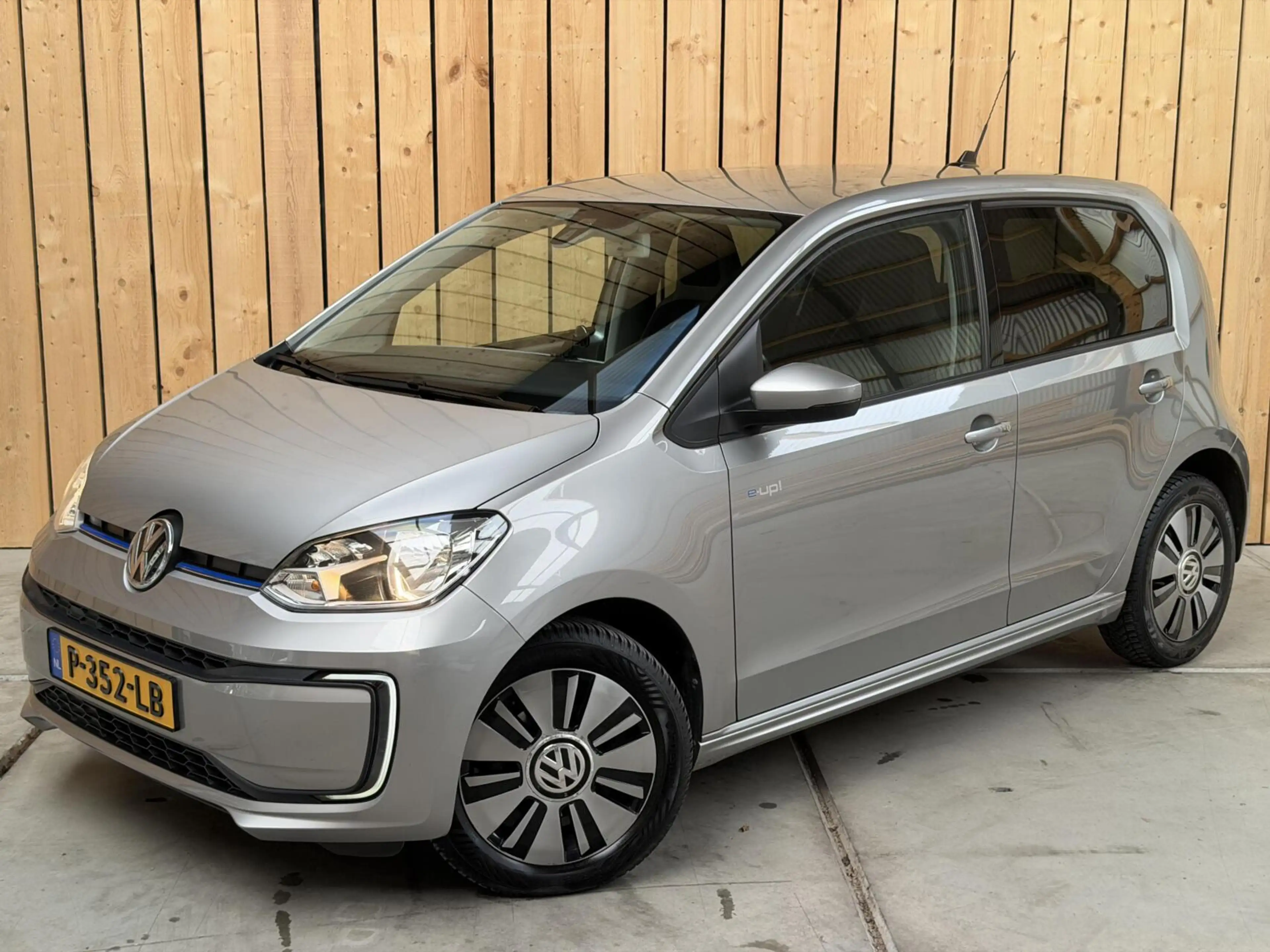 Volkswagen e-up! SoH 82,82% Climate & cruise control | Extra Getint — photo 23
