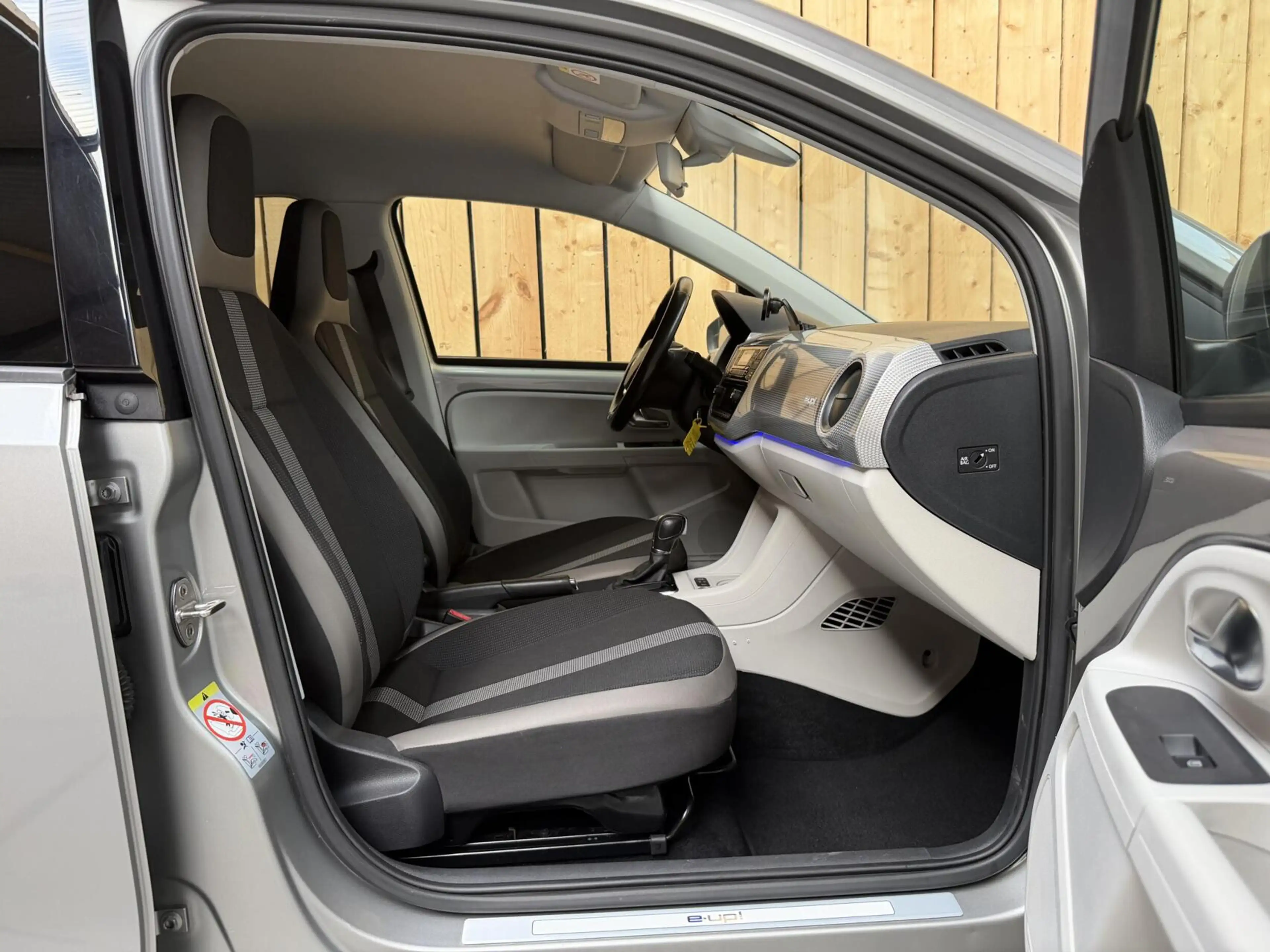 Volkswagen e-up! SoH 82,82% Climate & cruise control | Extra Getint — photo 41