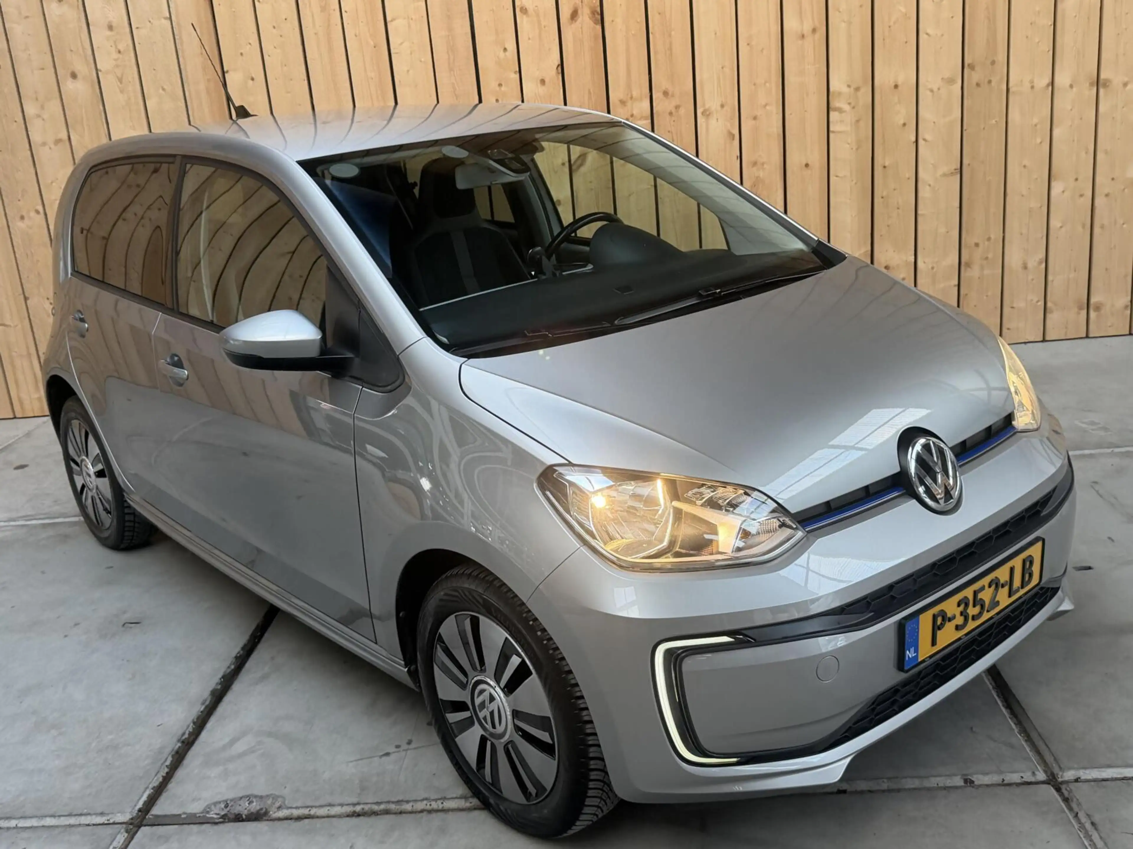 Volkswagen e-up! SoH 82,82% Climate & cruise control | Extra Getint — photo 33