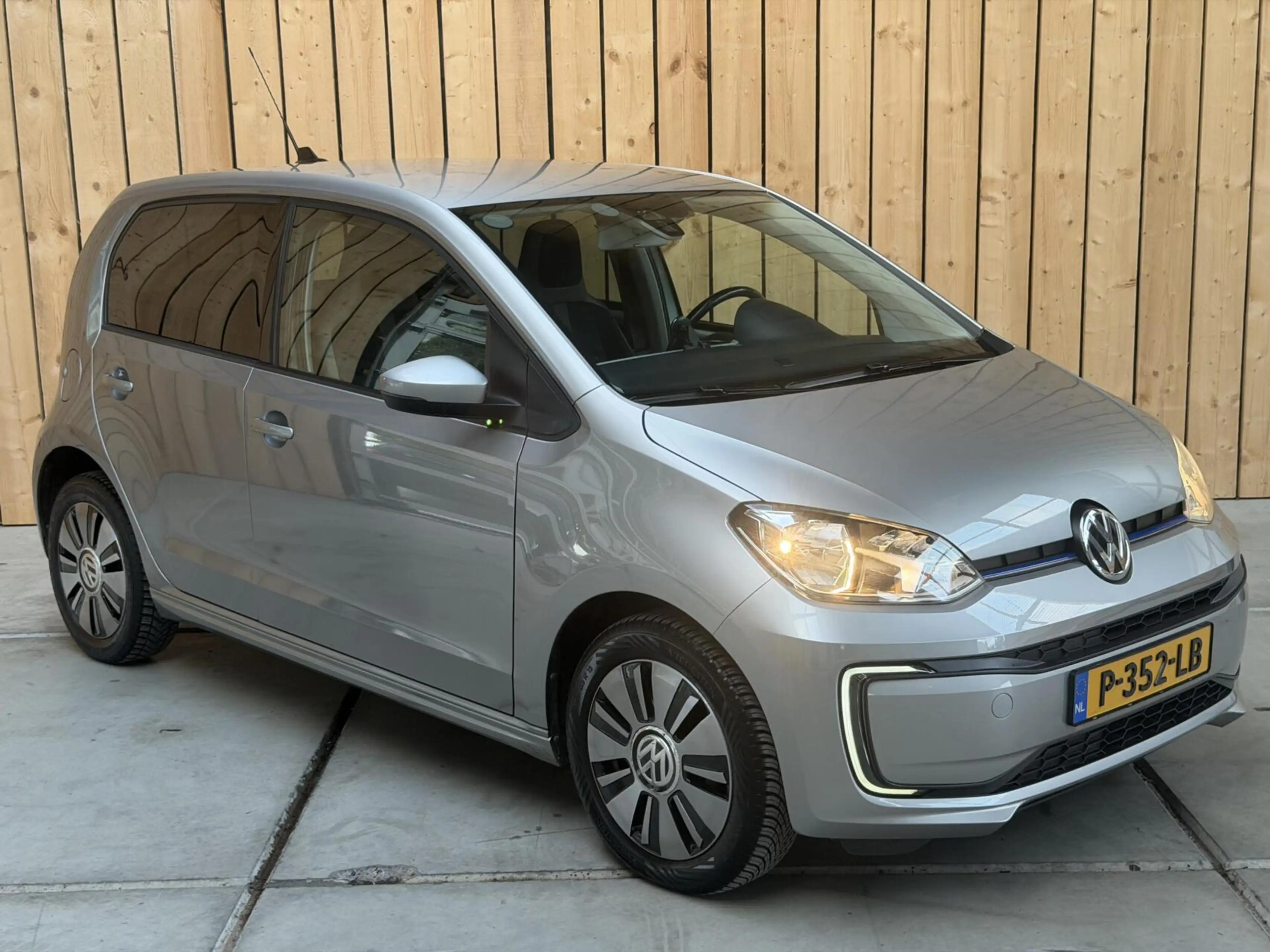 Volkswagen e-up! SoH 82,82% Climate & cruise control | Extra Getint — photo 49