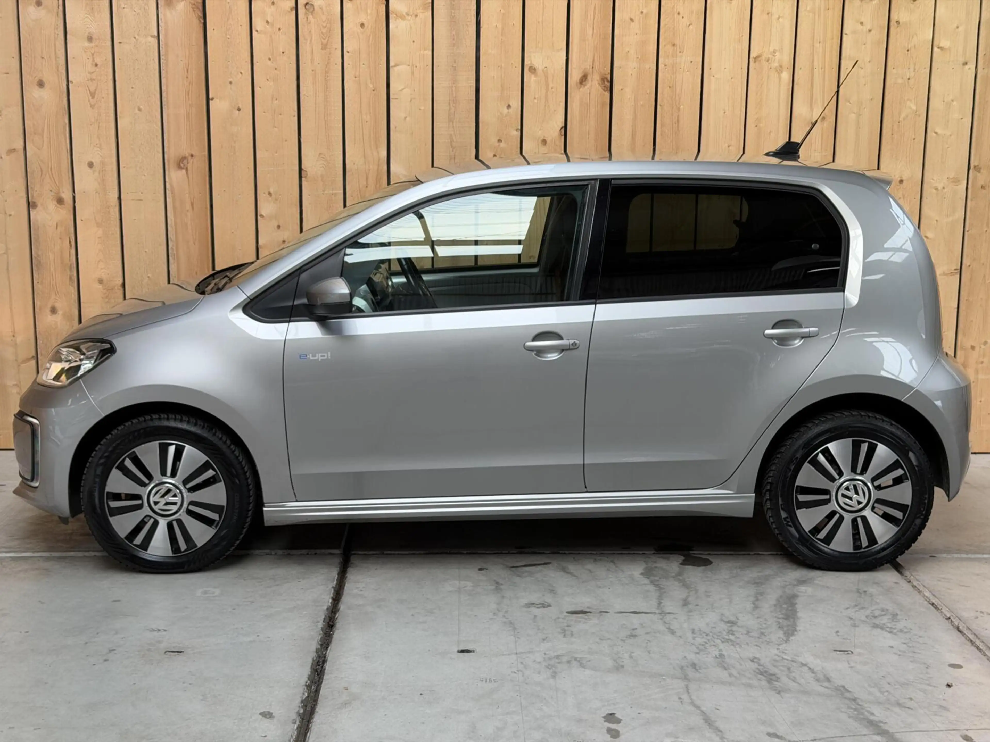 Volkswagen e-up! SoH 82,82% Climate & cruise control | Extra Getint — photo 24