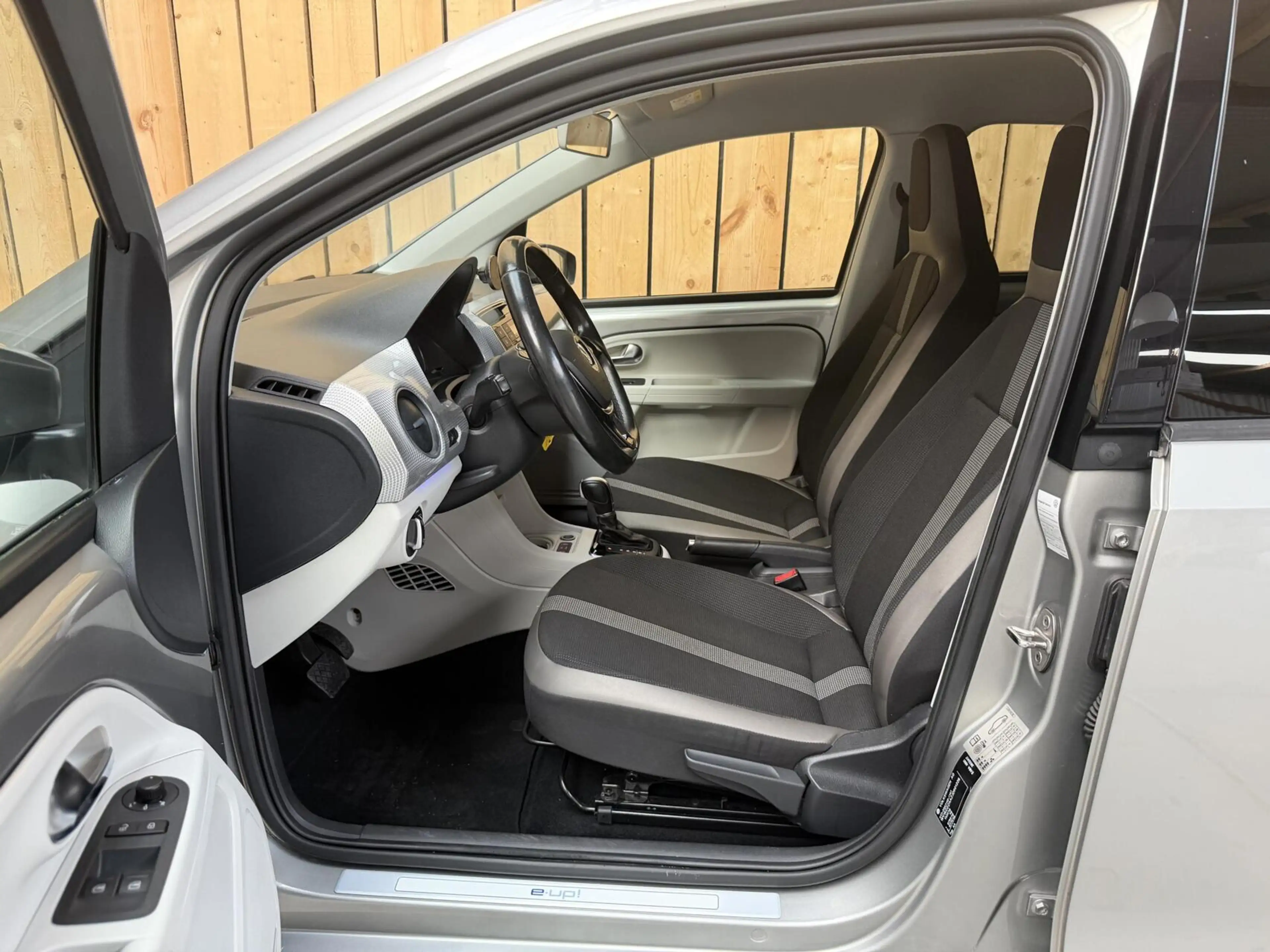 Volkswagen e-up! SoH 82,82% Climate & cruise control | Extra Getint — photo 7