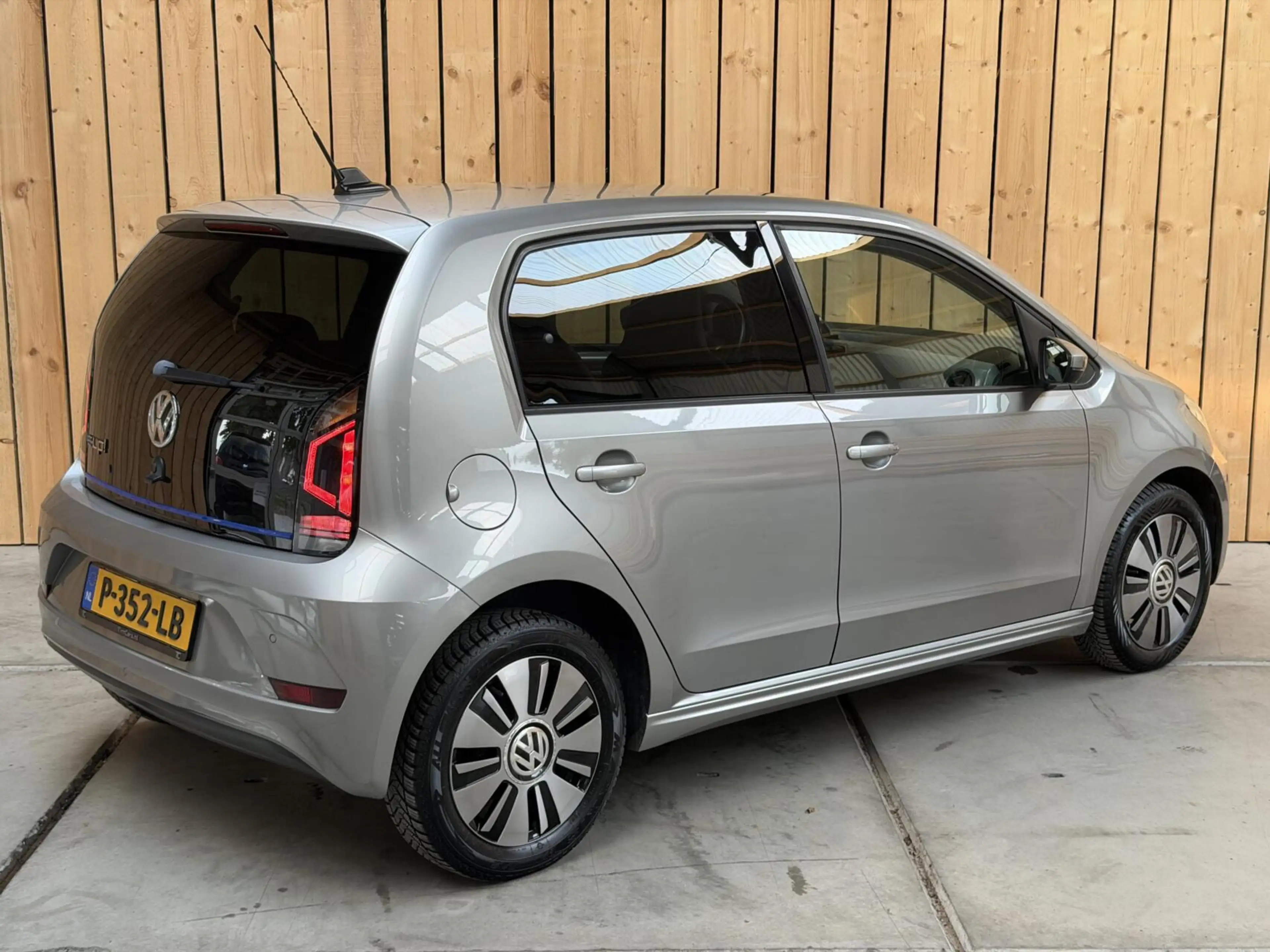 Volkswagen e-up! SoH 82,82% Climate & cruise control | Extra Getint — photo 32