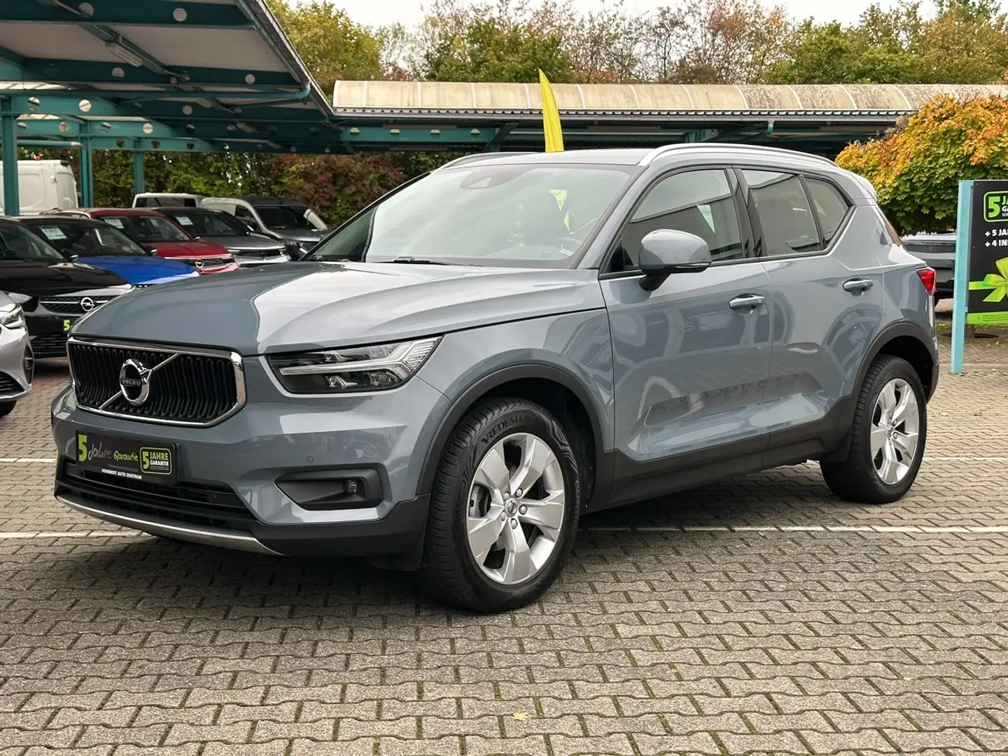 Volvo XC40 T3 Momentum Pro *AHK*Kamera*Sitzh.*Navi* Grau - 2