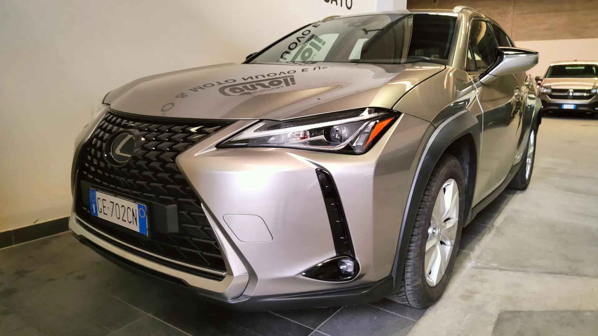 Lexus UX 200 UX 250h 2.0 Luxury 2wd cvt my20 IBRIDA siva - 2