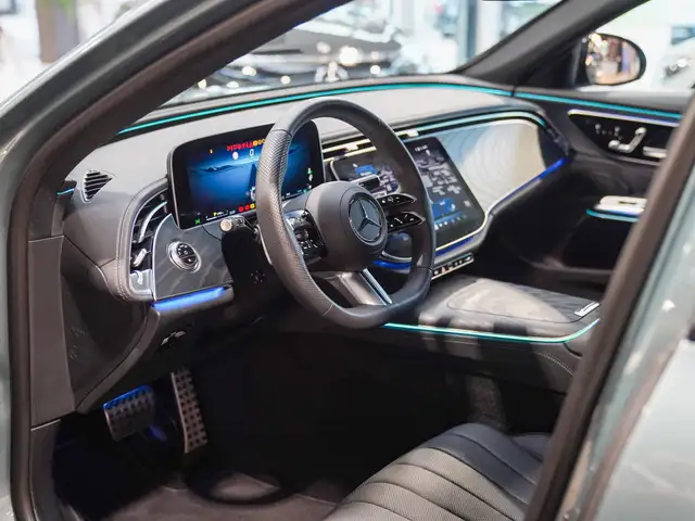 Mercedes-Benz E-Class view 18