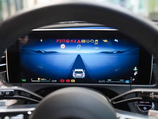 Mercedes-Benz E-Class view 20
