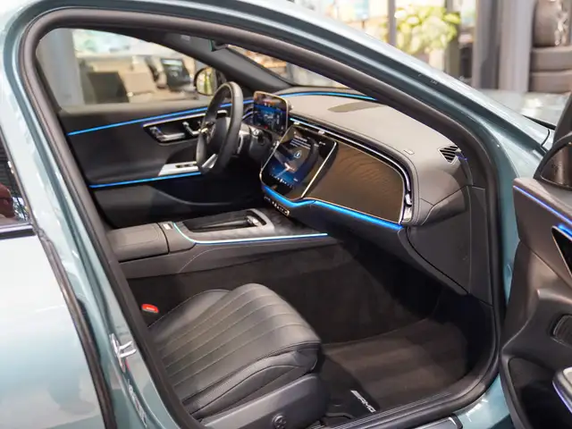 Mercedes-Benz E-Class view 13