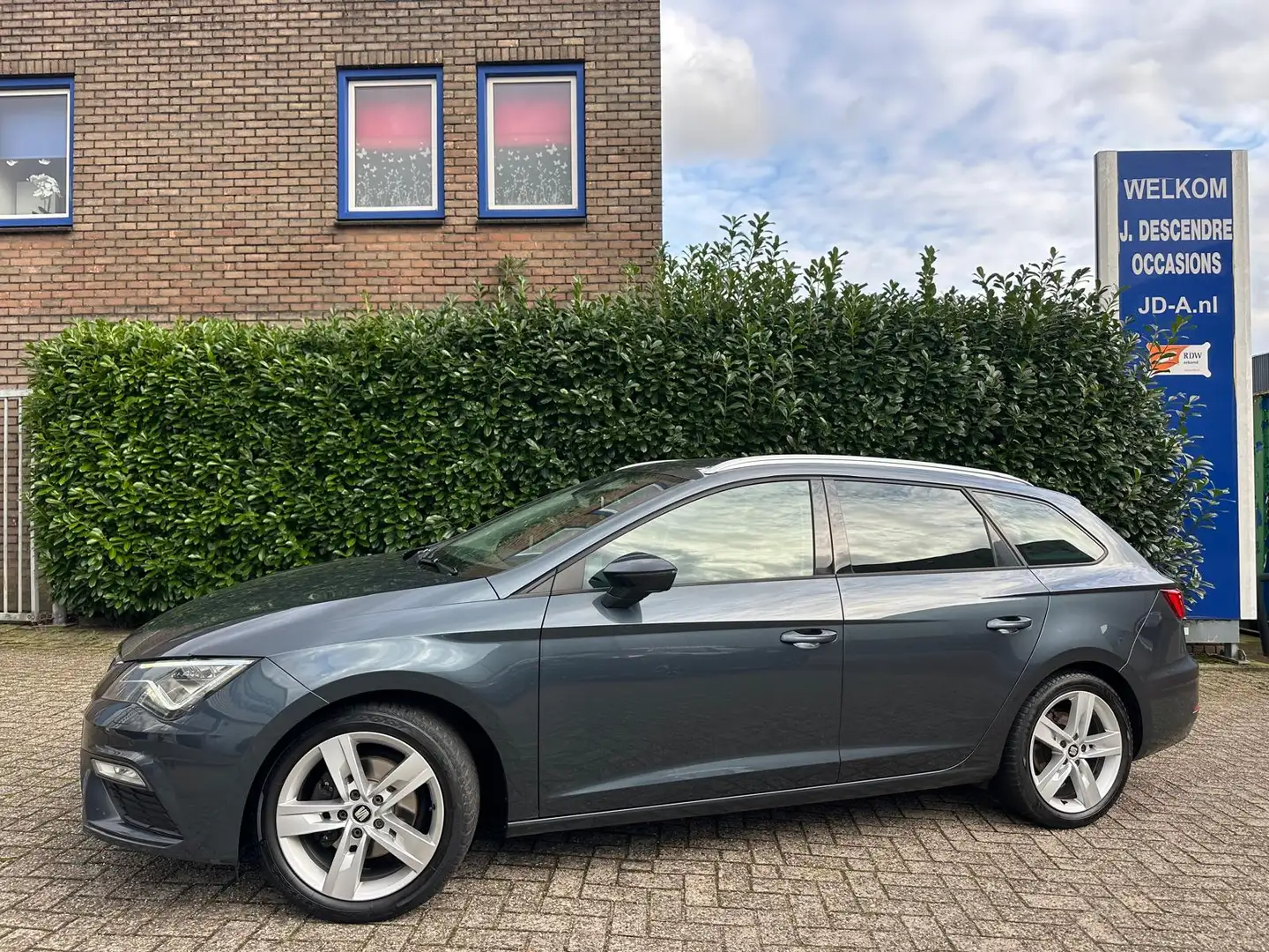 SEAT Leon ST 1.5 TSI FR Climate C, Cruise C, Navigatie, Stoe Gris - 1
