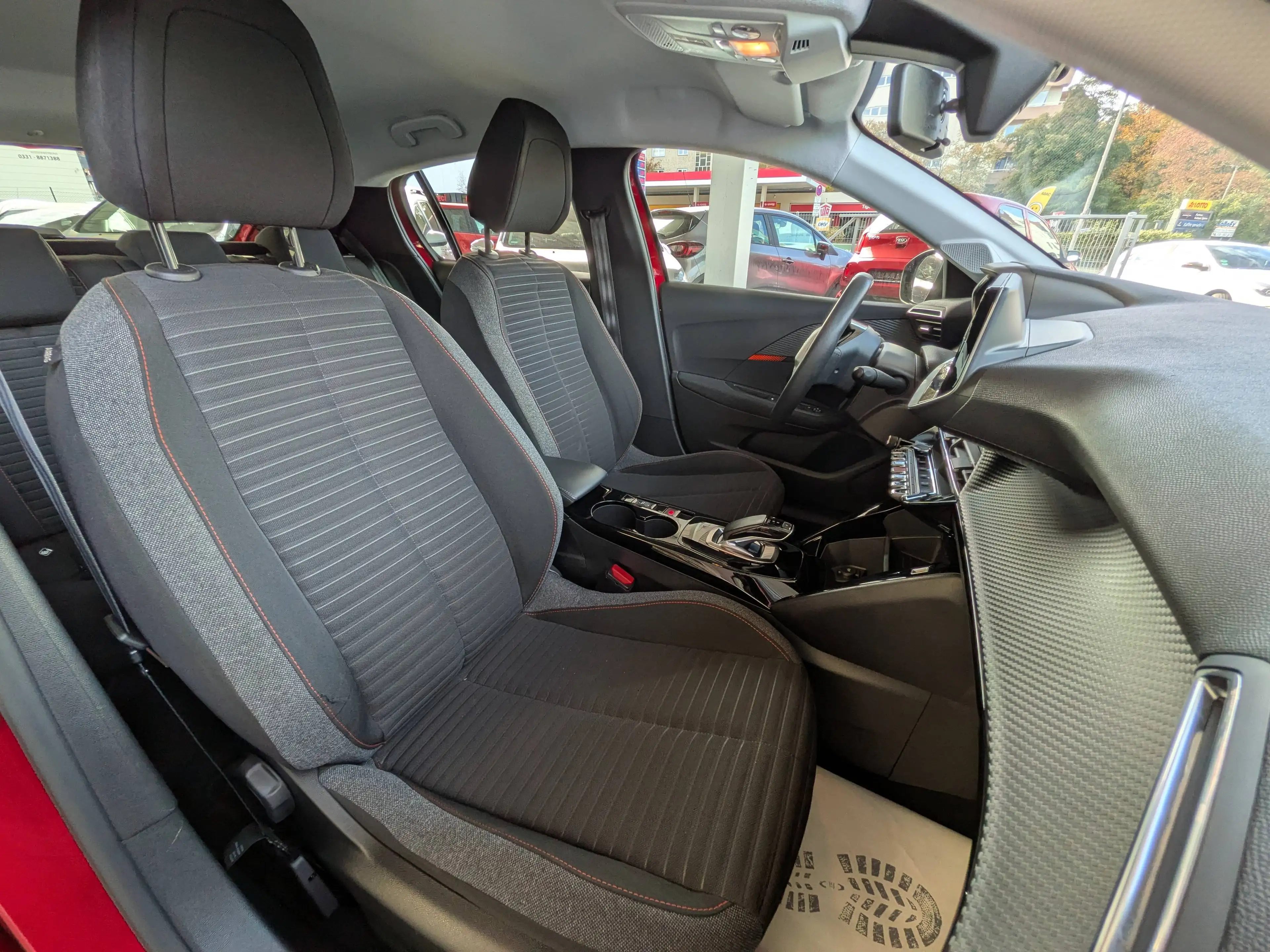Peugeot 208 e- Active Pack — photo 12