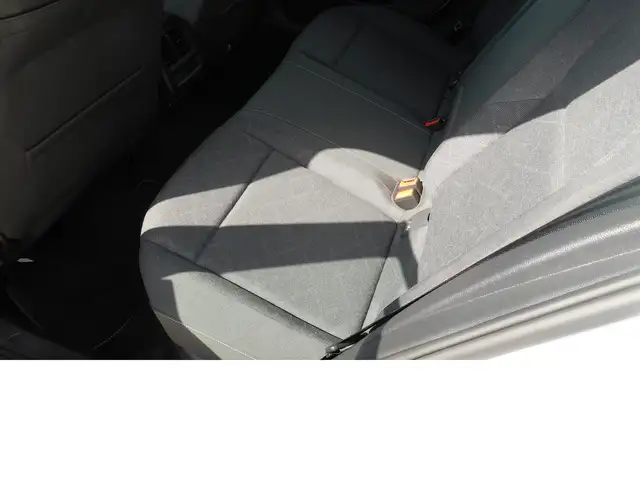 Volkswagen Golf view 13