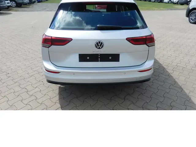 Volkswagen Golf view 3