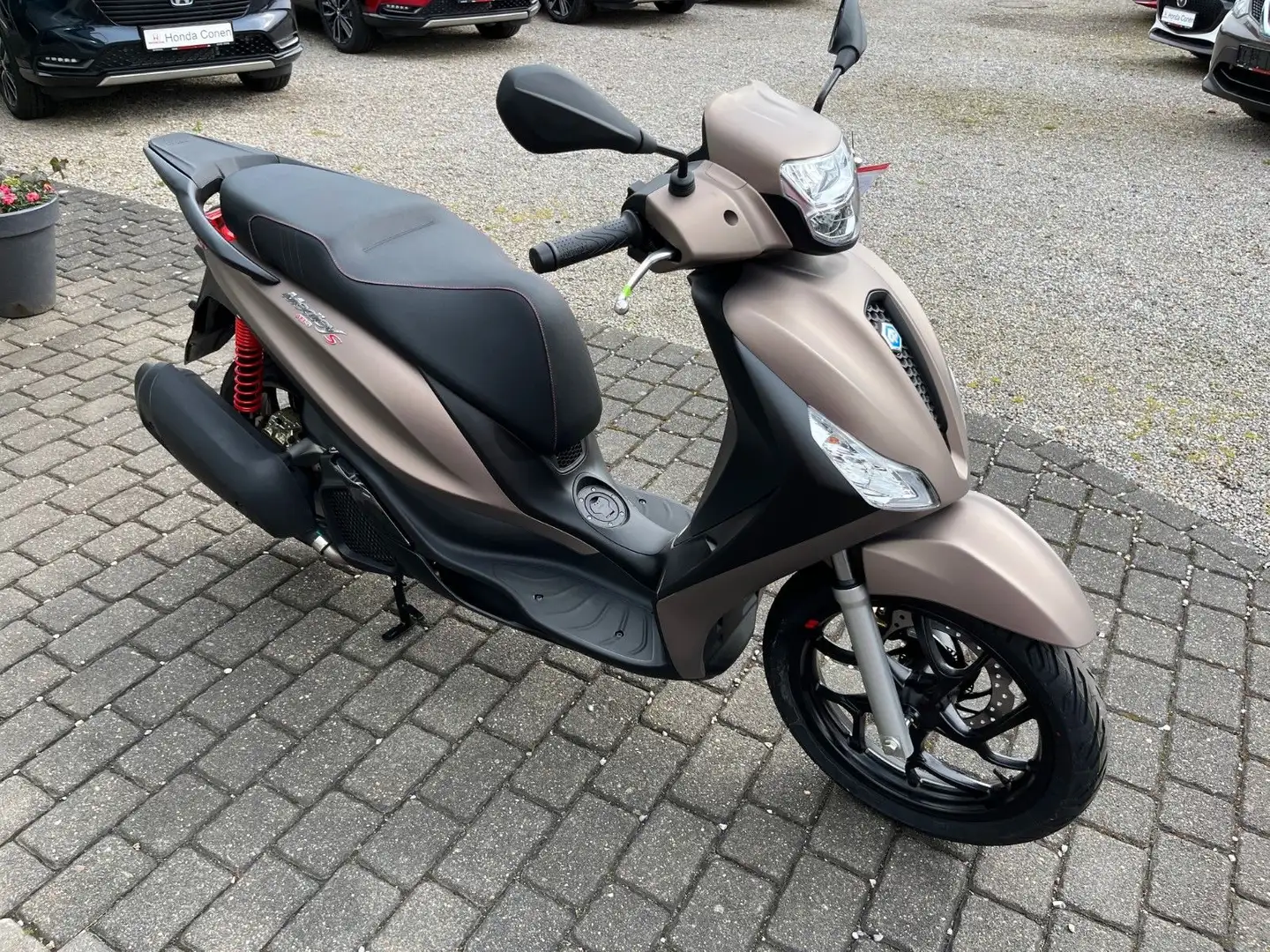 Piaggio Medley S 125 ABS iGET Sport Brown - 2