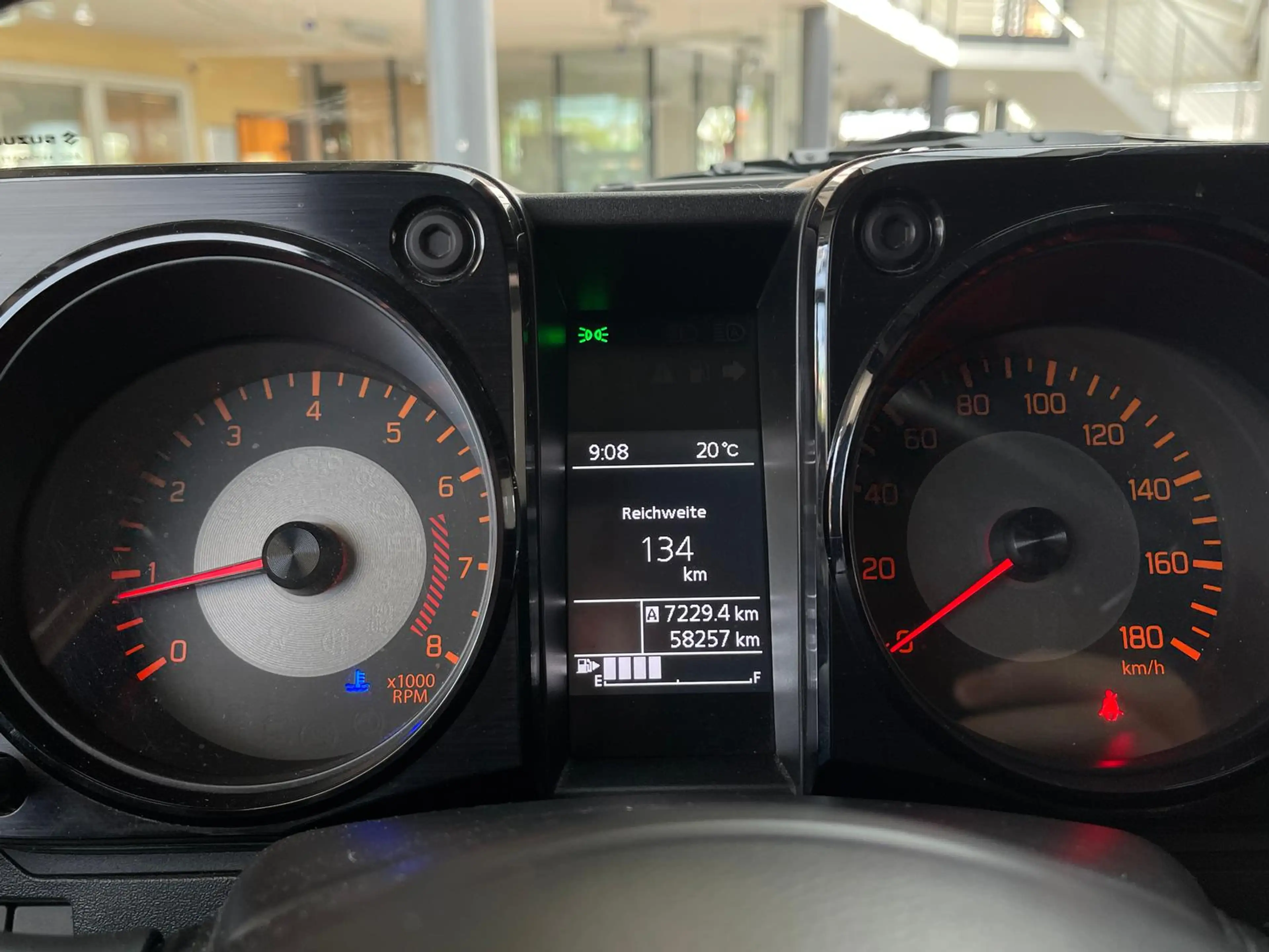 Suzuki Jimny Comfort+AllGrip+Navi+AHK+LED+4-Sitzer+Dachträger++ — photo 10