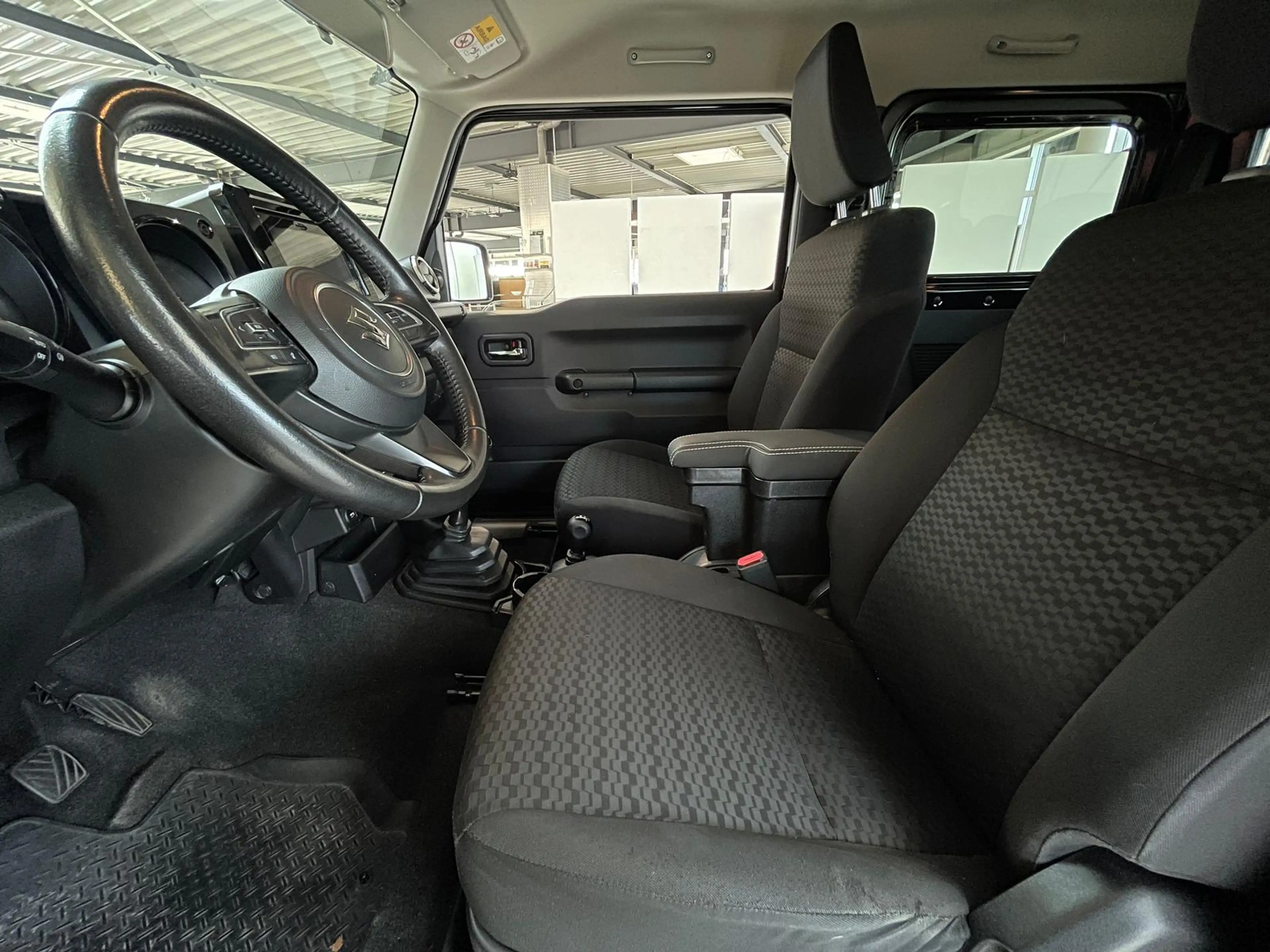 Suzuki Jimny Comfort+AllGrip+Navi+AHK+LED+4-Sitzer+Dachträger++ — photo 8