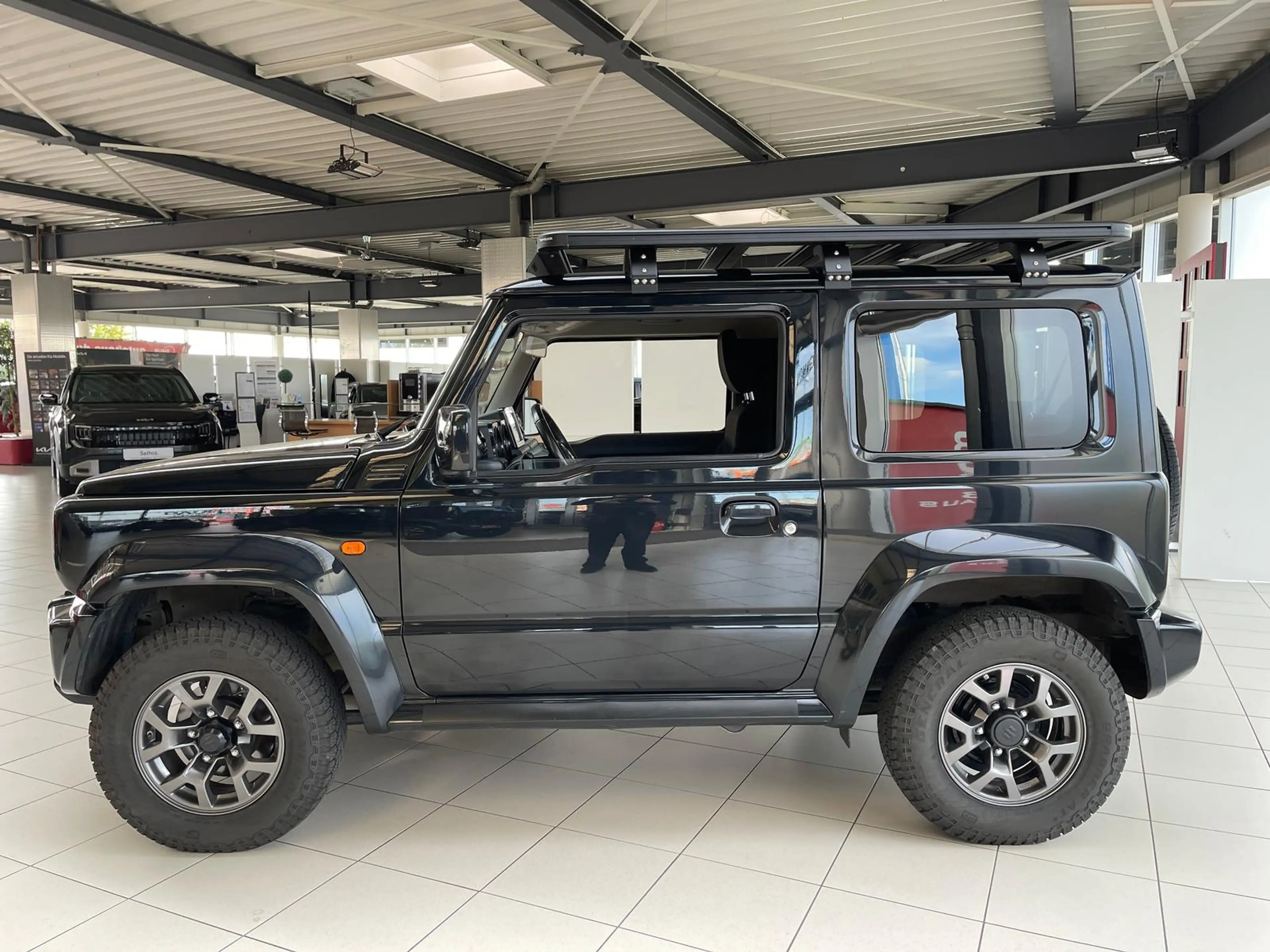 Suzuki Jimny Comfort+AllGrip+Navi+AHK+LED+4-Sitzer+Dachträger++ — photo 3