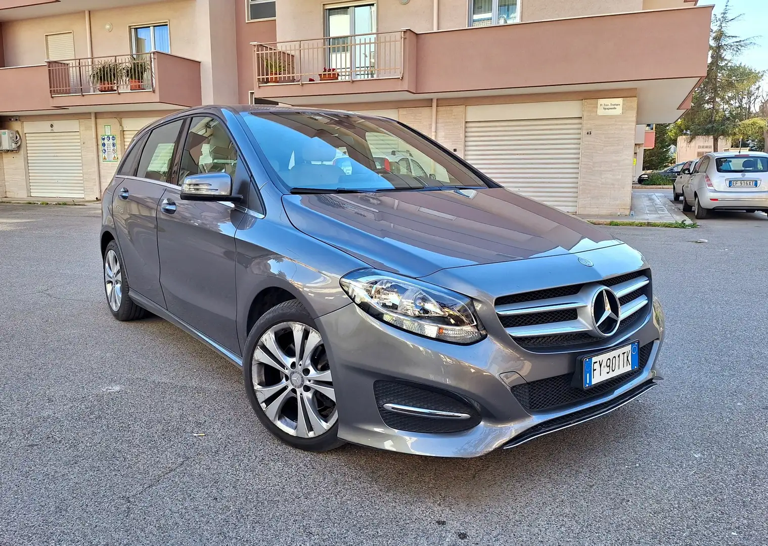 Mercedes-Benz B 200 d Sport Plus auto Сірий - 1