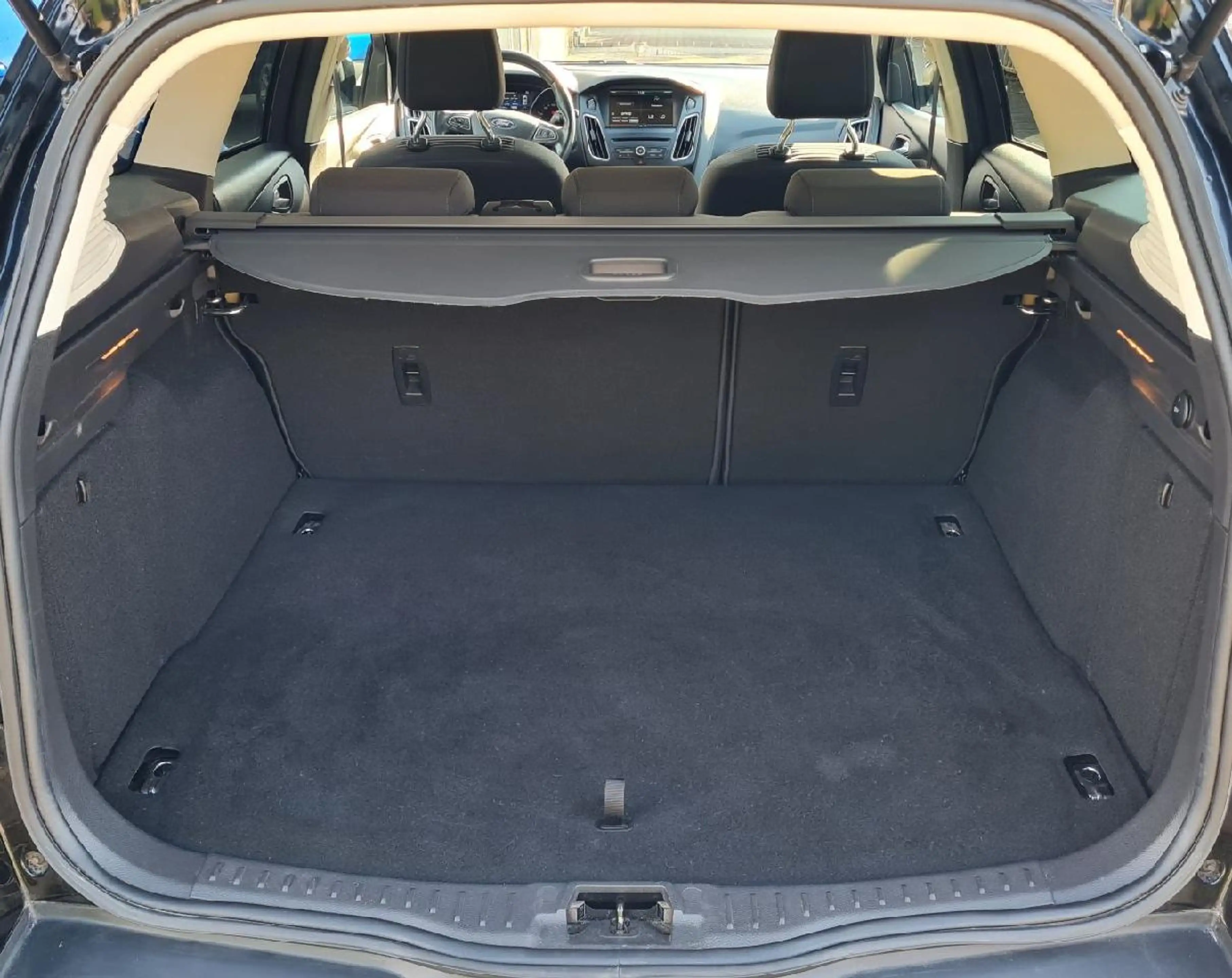 Ford Focus Focus 1.5 EcoBoost Titanium — photo 14