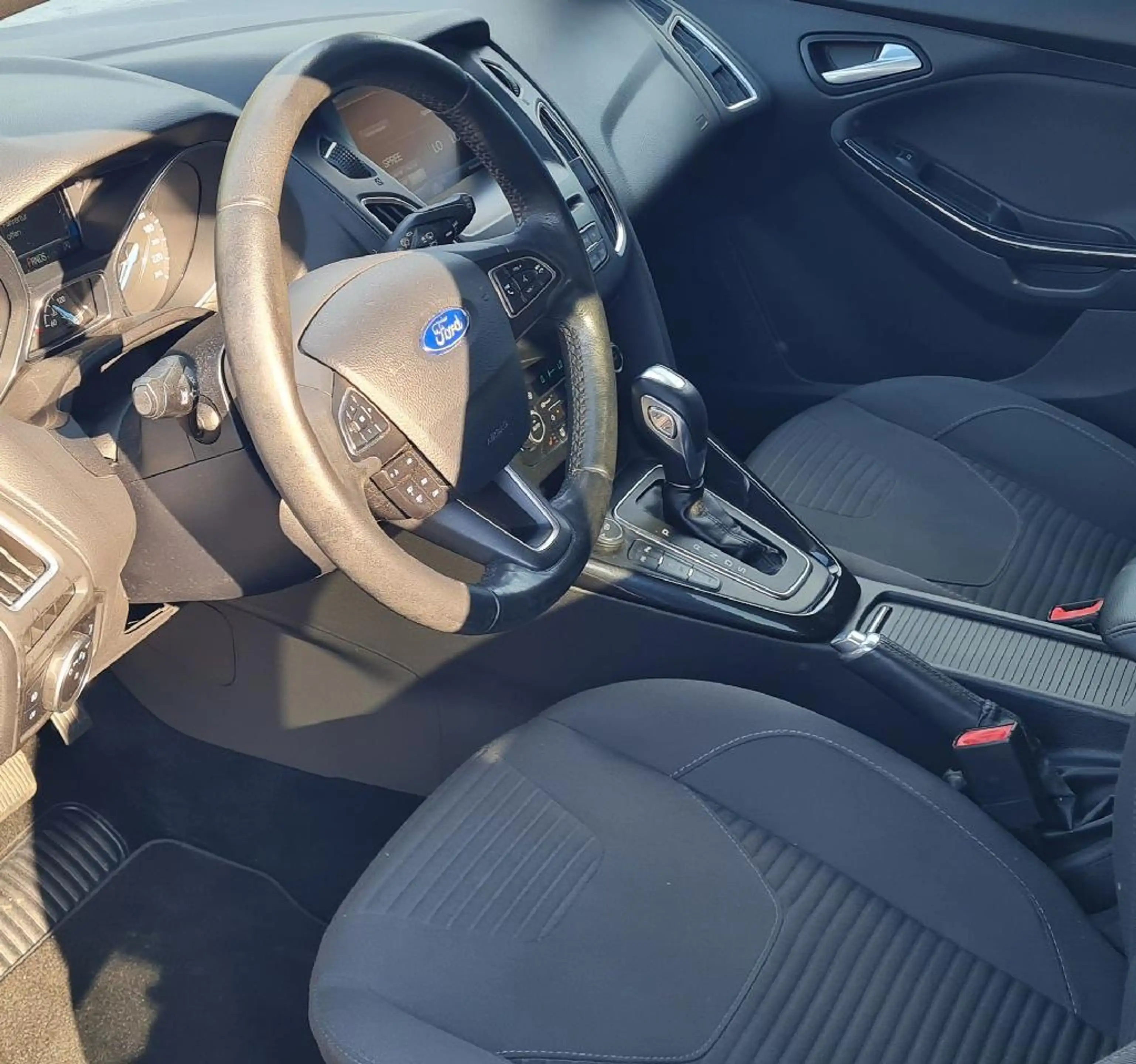 Ford Focus Focus 1.5 EcoBoost Titanium — photo 6