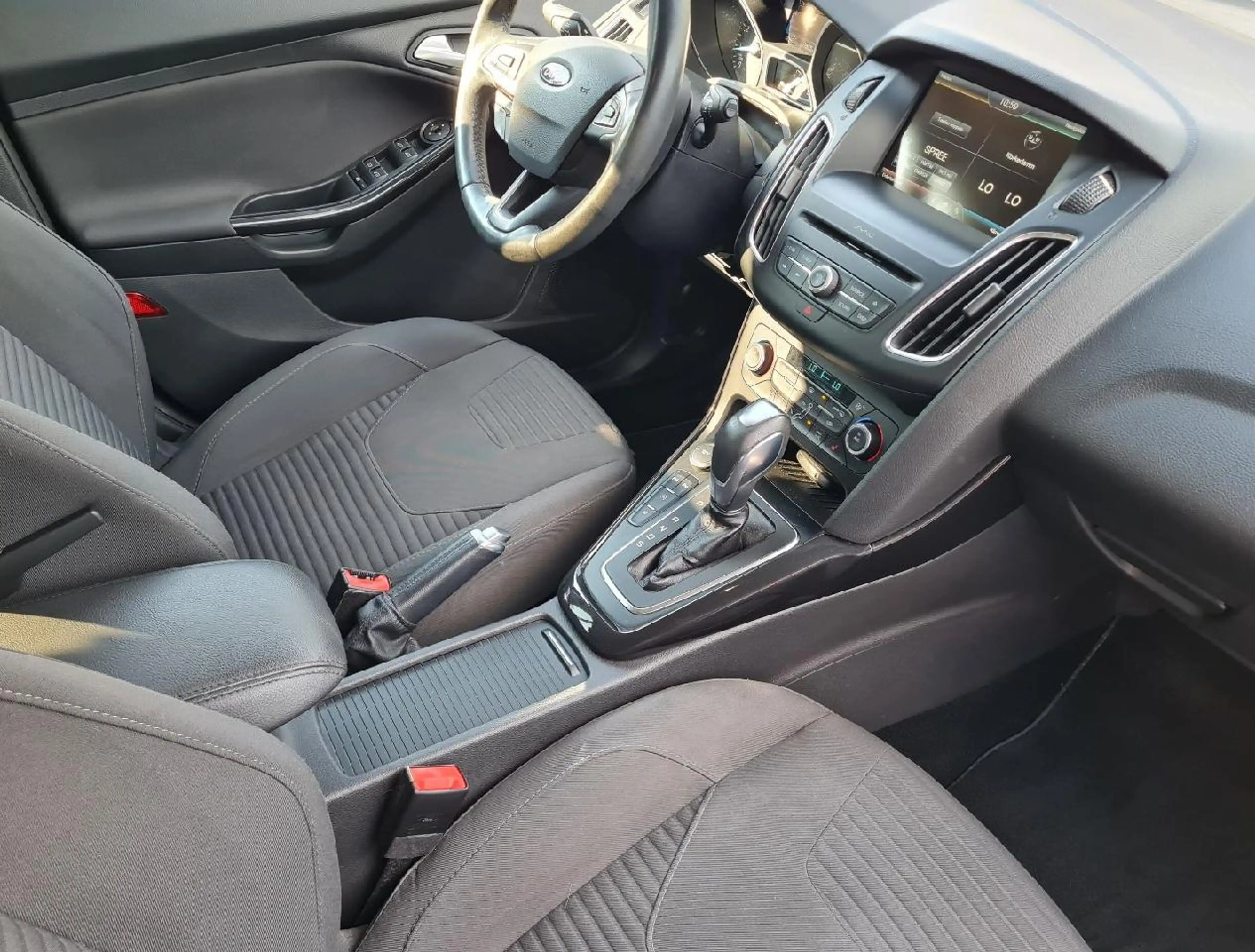 Ford Focus Focus 1.5 EcoBoost Titanium — photo 9