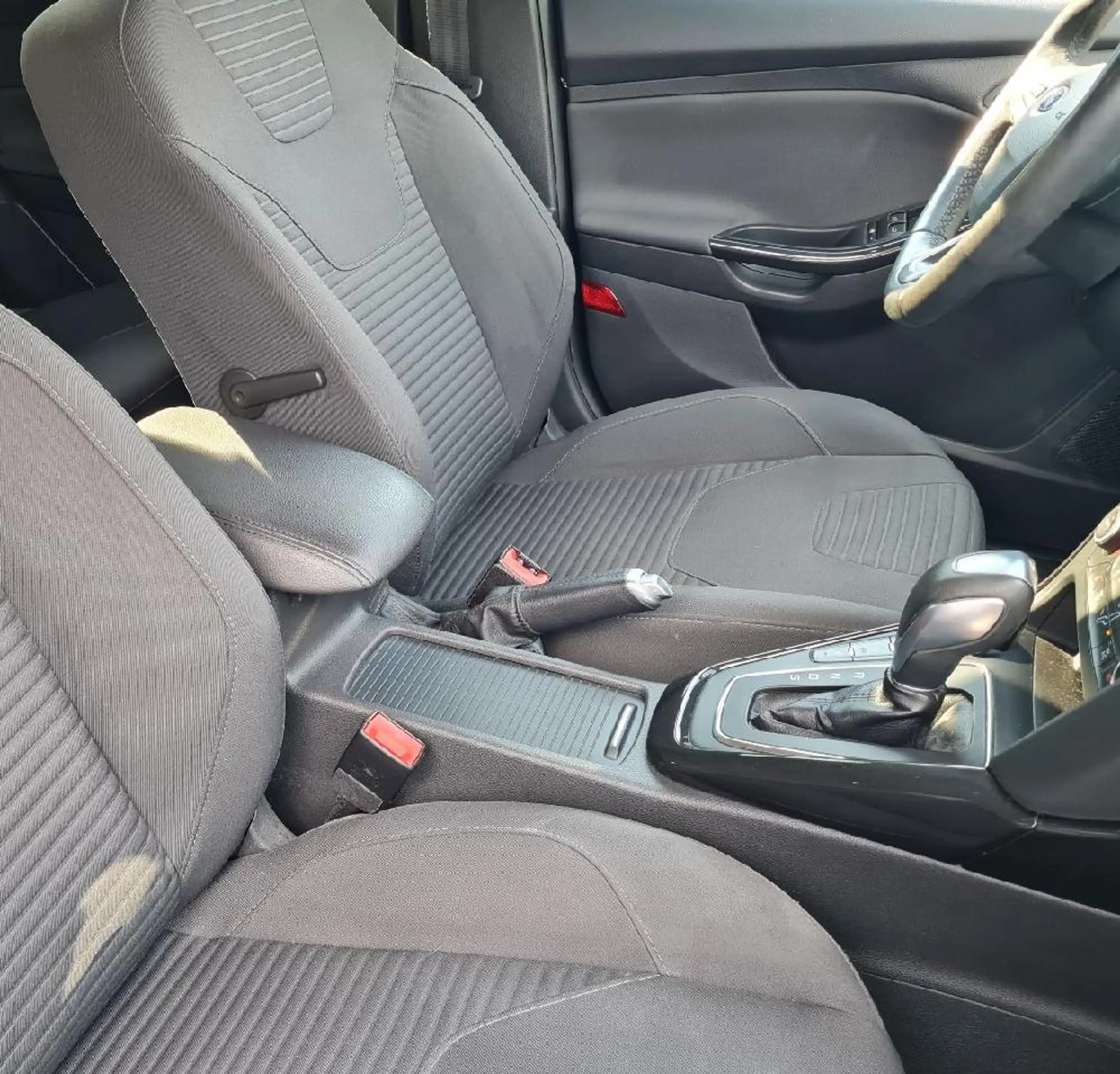 Ford Focus Focus 1.5 EcoBoost Titanium — photo 11