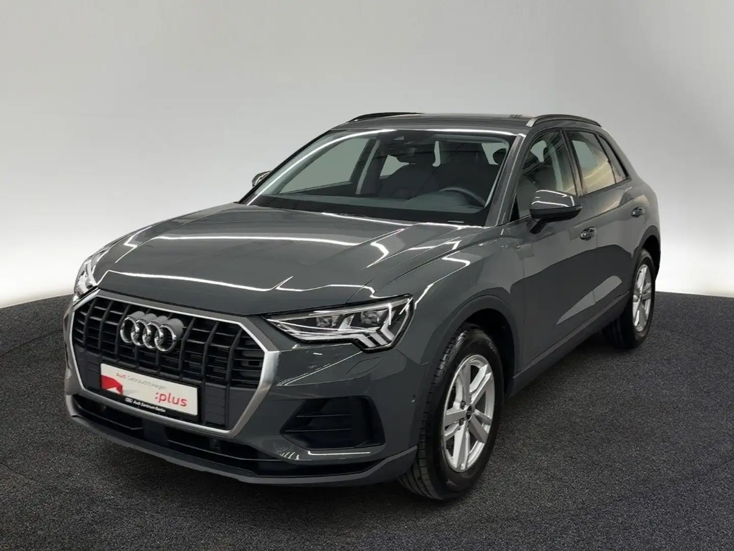 Audi Q3 35 TFSI S tr. MATRIX RFK NAVI VIRTUAL SITZHZG Grün - 2