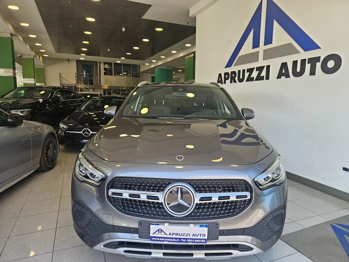 Mercedes-Benz GLA 200 GLA 200 d Sport Plus auto RETROCAM NAVI SENSORI Grigio - 2