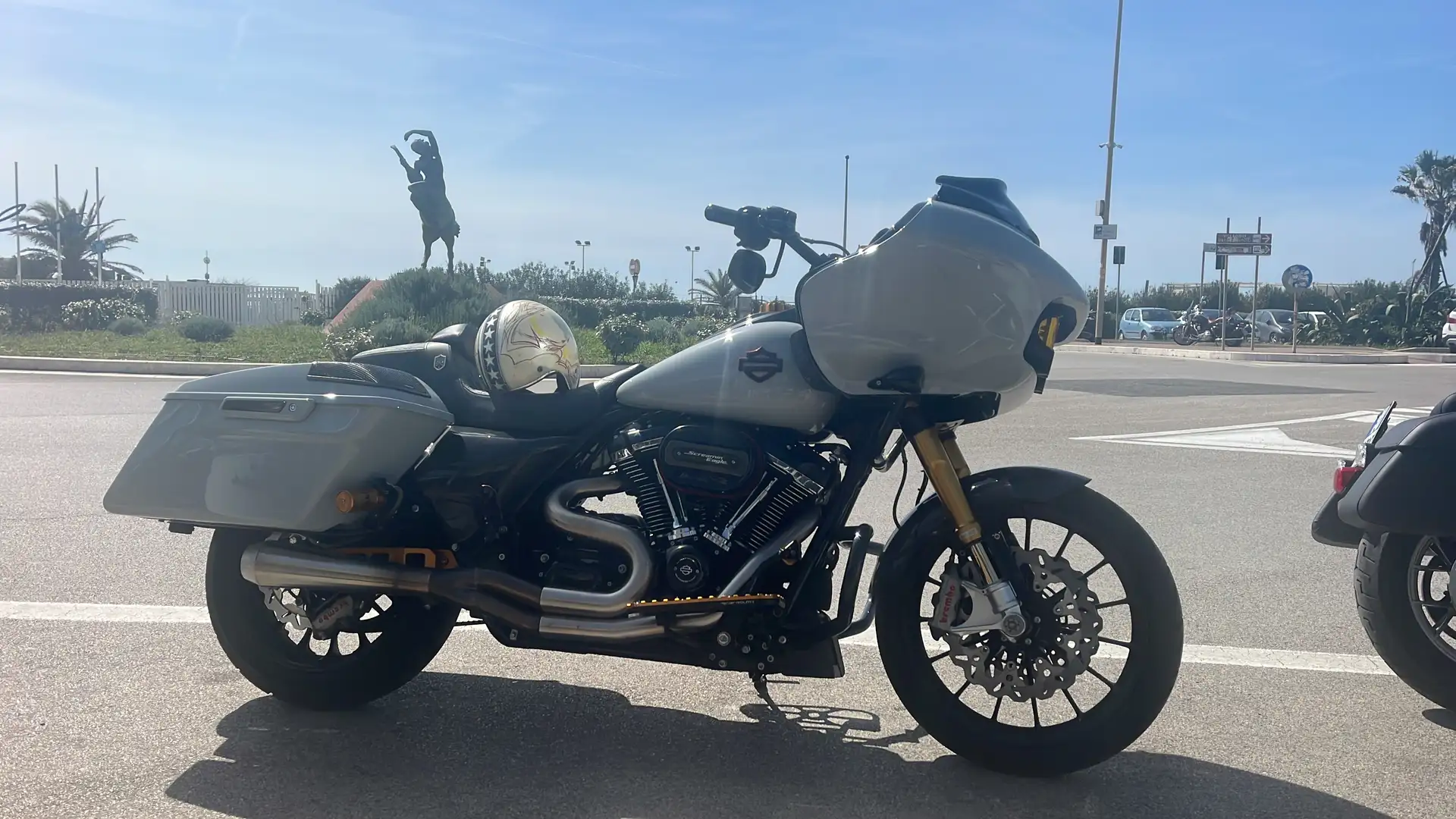 Harley-Davidson Road Glide special bagger - 2