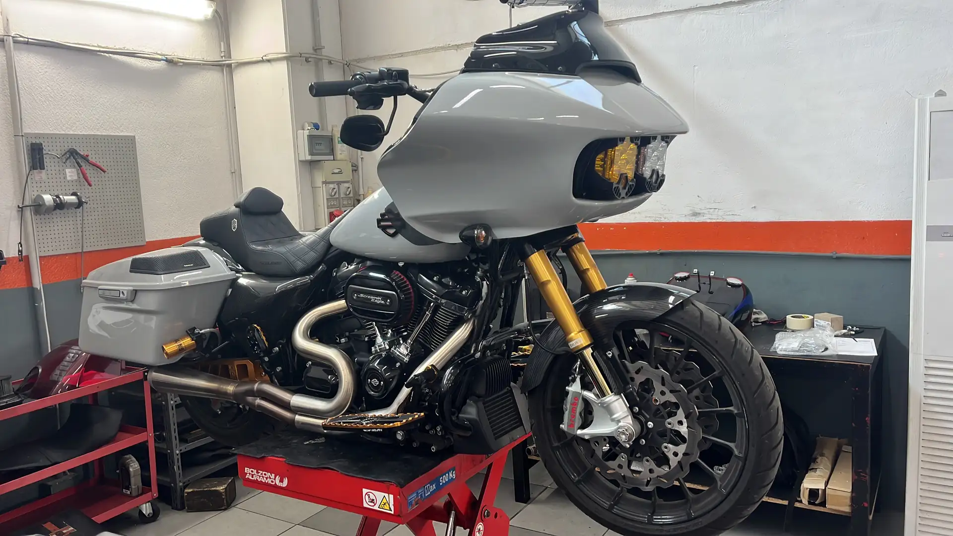 Harley-Davidson Road Glide special bagger - 1