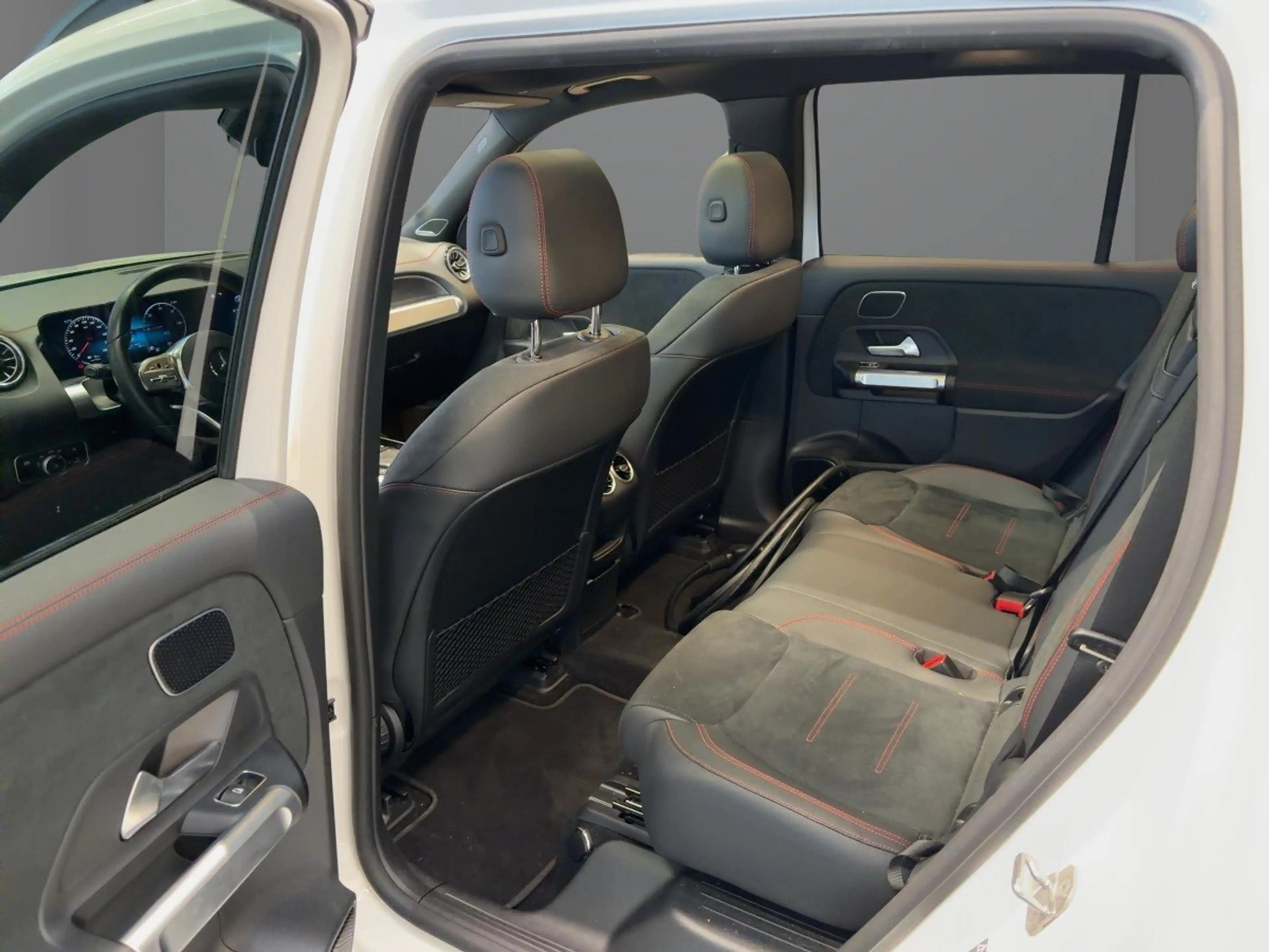Mercedes-Benz EQB 250 EQB 250 AMG/Panoda/Distr./KeyG/360/LED/Burmester — photo 7