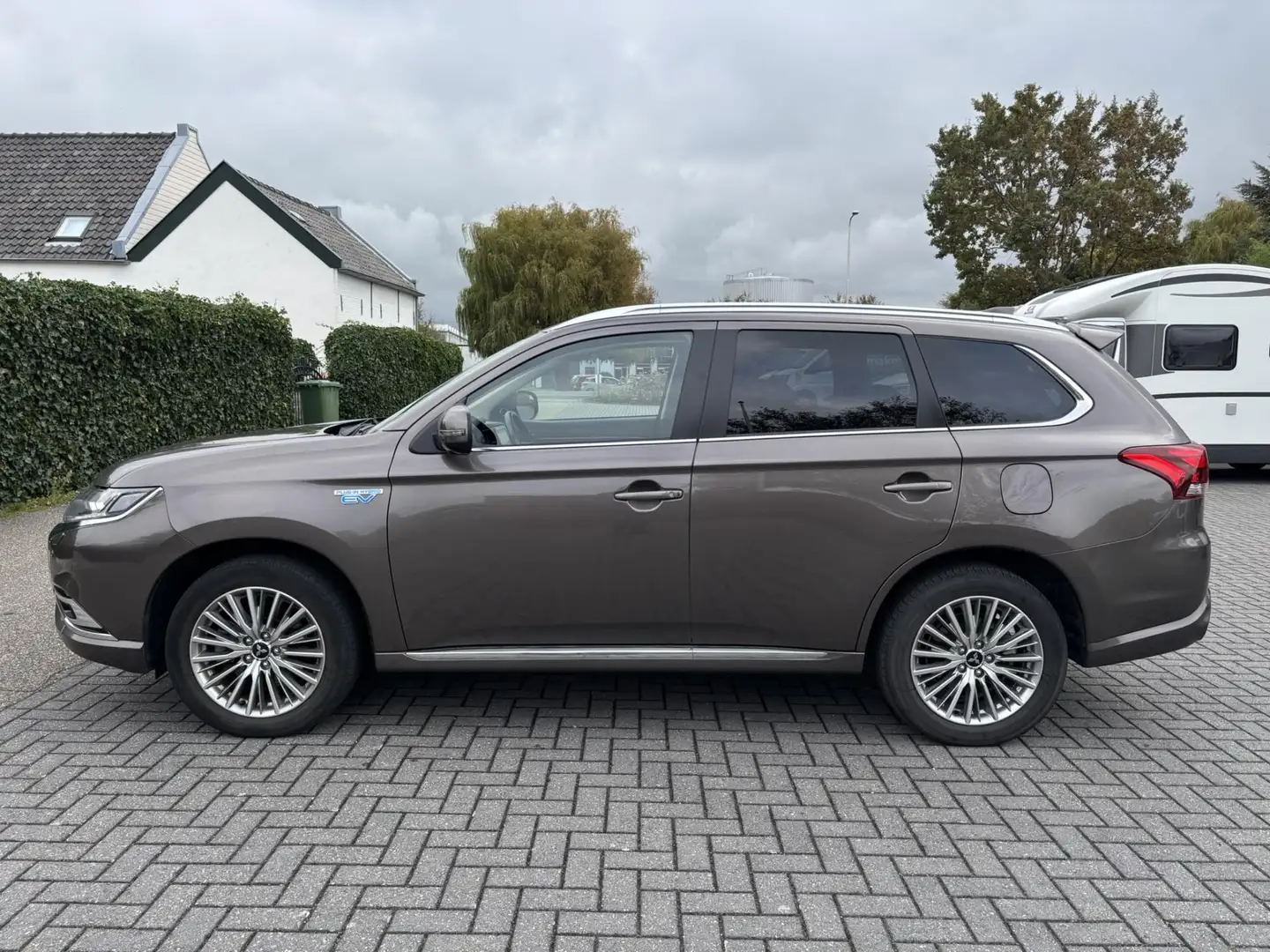 Mitsubishi Outlander 2.4 PHEV Intense+ | Automaat | Climate control | C Bruin - 2