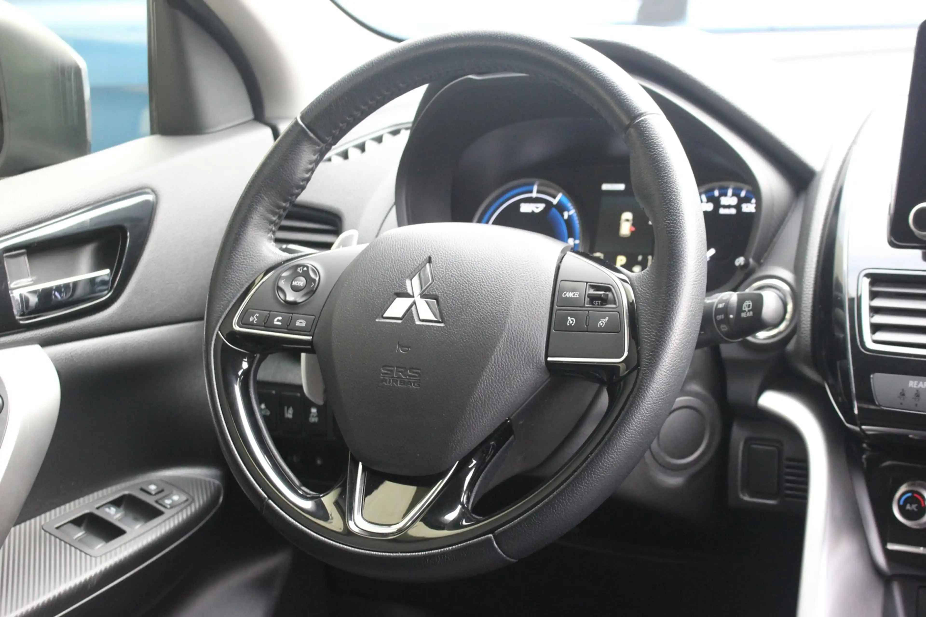Mitsubishi Eclipse Cross 2.4 PHEV Intense | Trekhaak | Camera | — photo 12