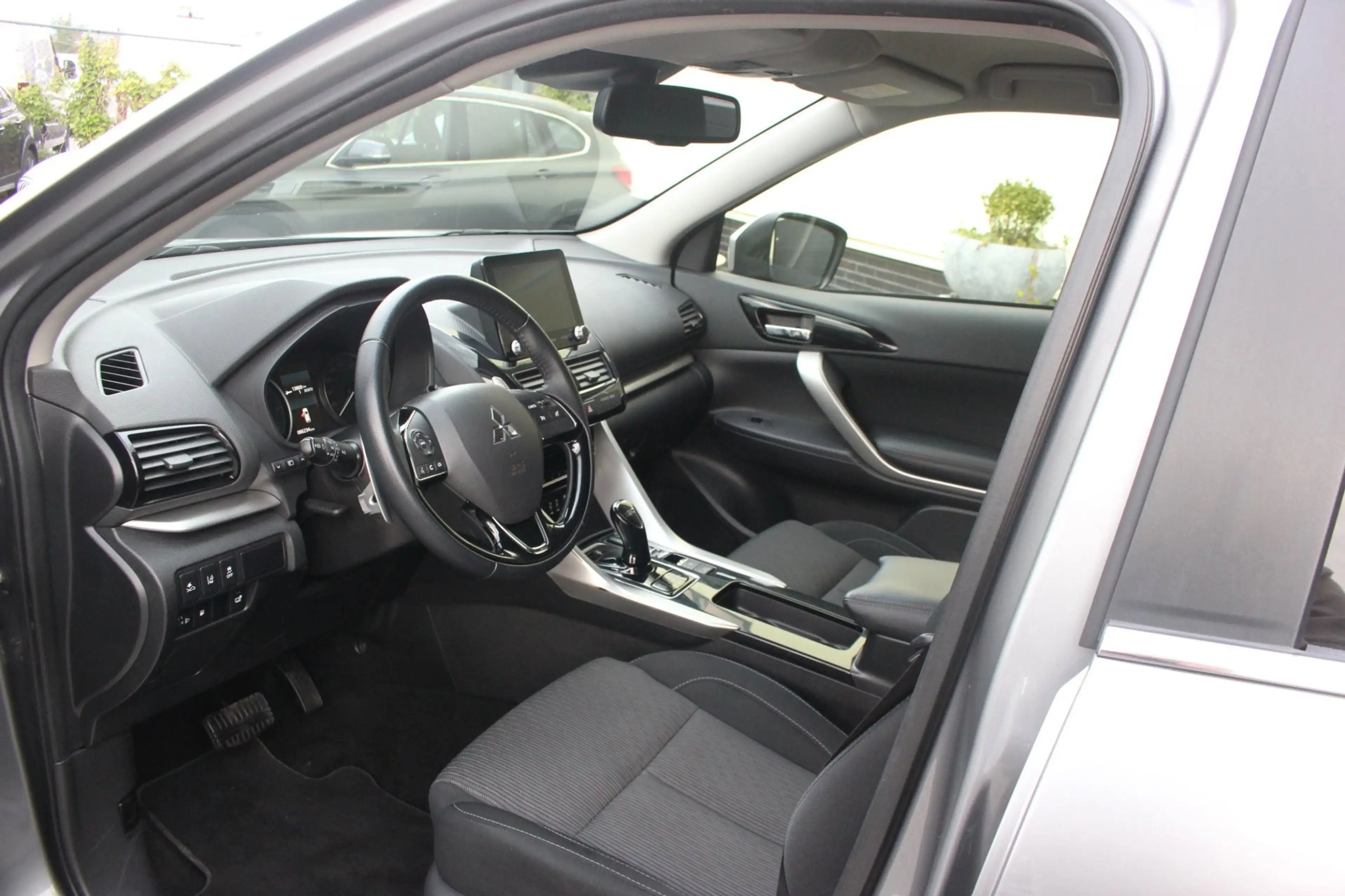 Mitsubishi Eclipse Cross 2.4 PHEV Intense | Trekhaak | Camera | — photo 2