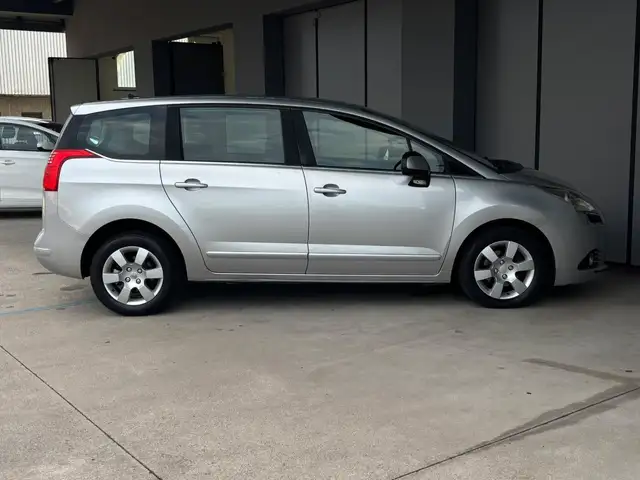 Peugeot 5008 view 6