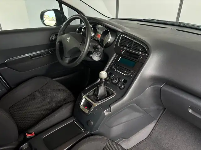 Peugeot 5008 view 9