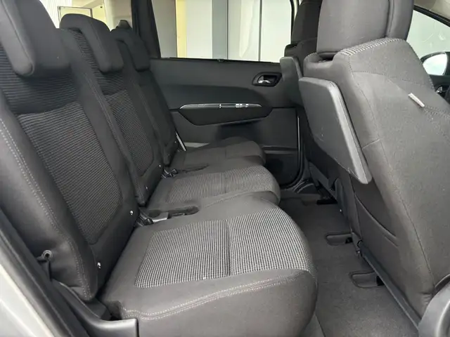 Peugeot 5008 view 10