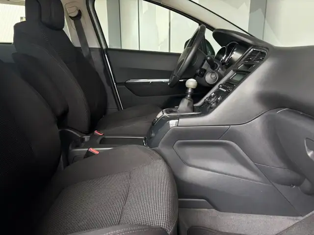 Peugeot 5008 view 8