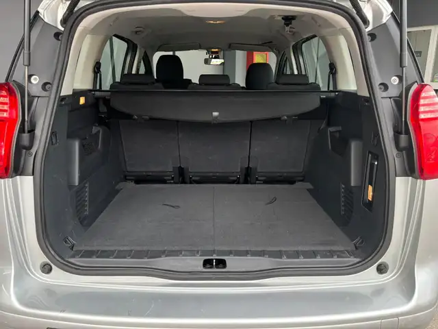 Peugeot 5008 view 11