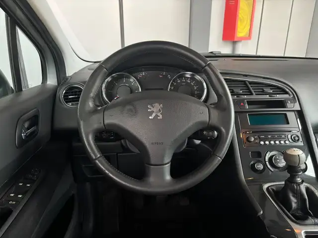 Peugeot 5008 view 12