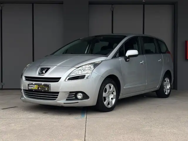 Peugeot 5008 view 2