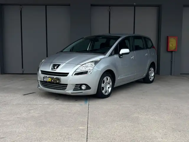 2011 Peugeot 5008 in Grey for sale