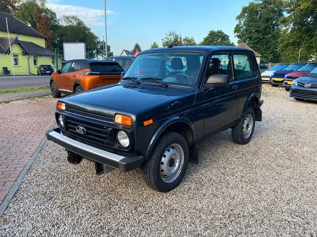 Lada Niva Legend 4x4 1.7 1.Hand MwSt. AHK E-Fenster