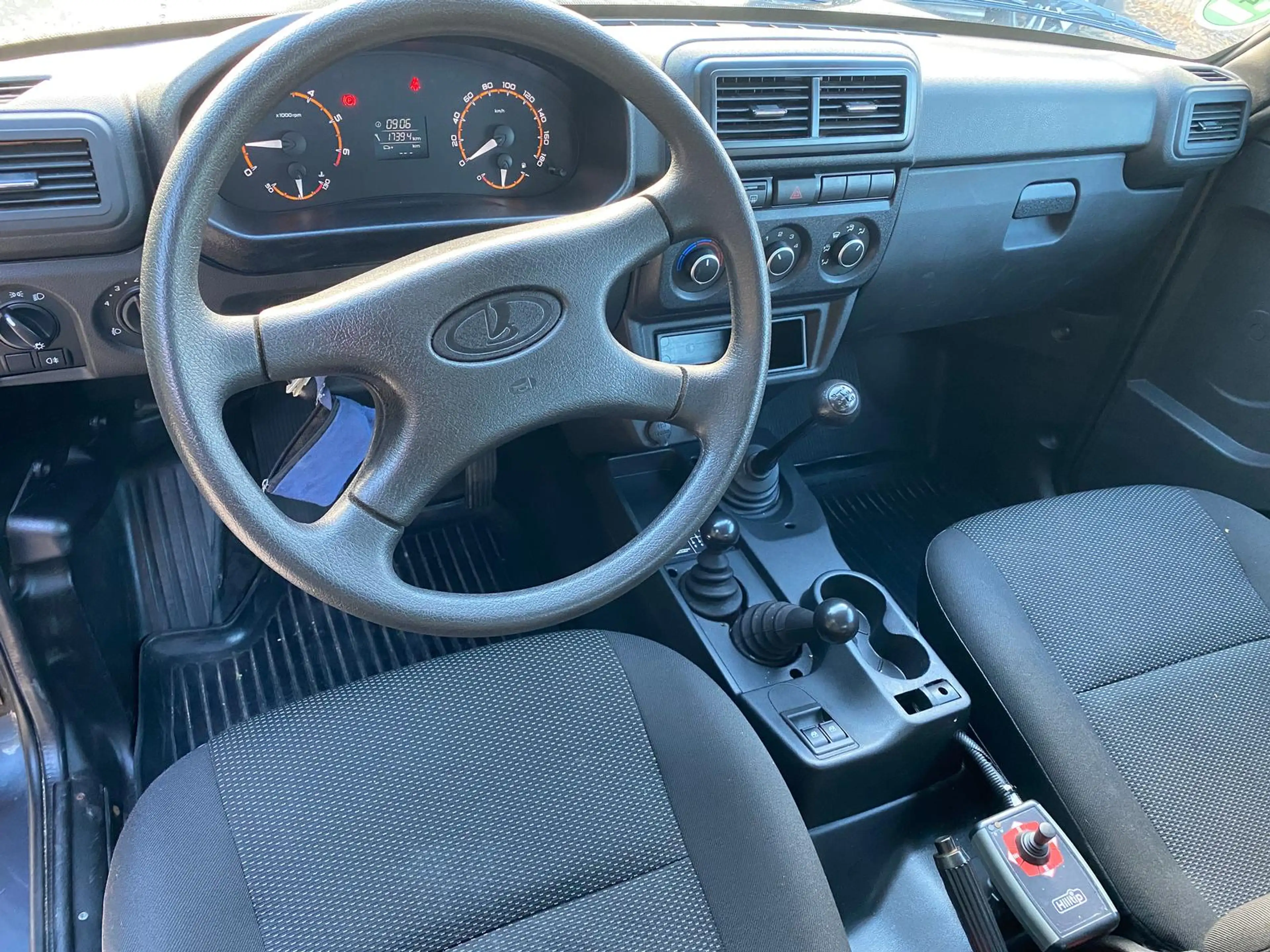 Lada Niva Legend 4x4 1.7 1.Hand MwSt. AHK E-Fenster — photo 3