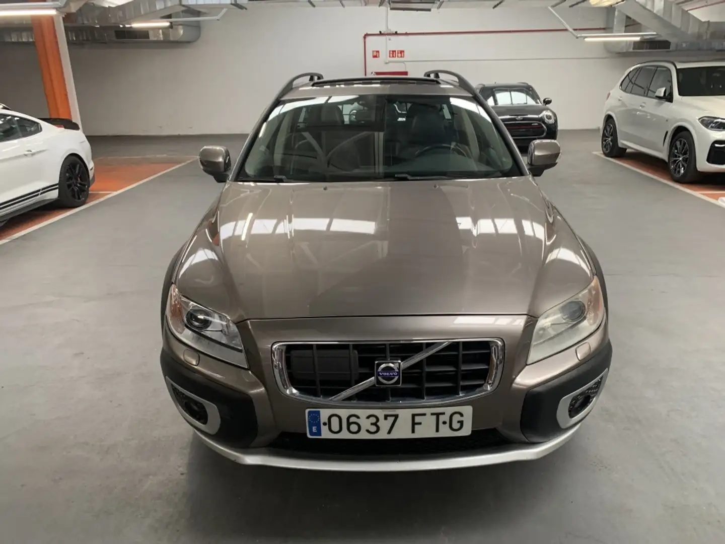 Volvo XC70 D5 Summum Geartronic Marrón - 2