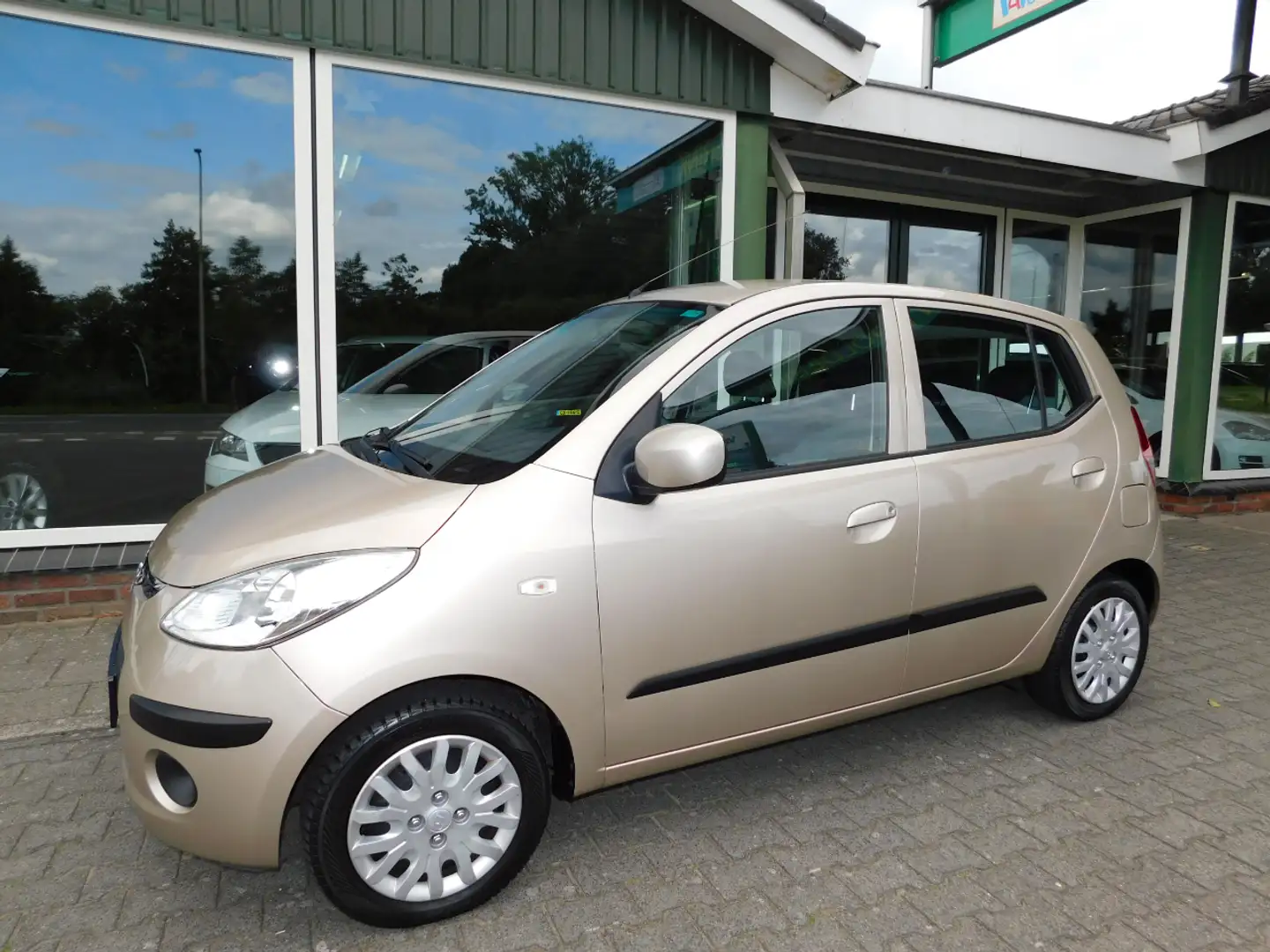 Hyundai i10 1.1 67PK AUTOMAAT!! DYNAMIC Beige - 1