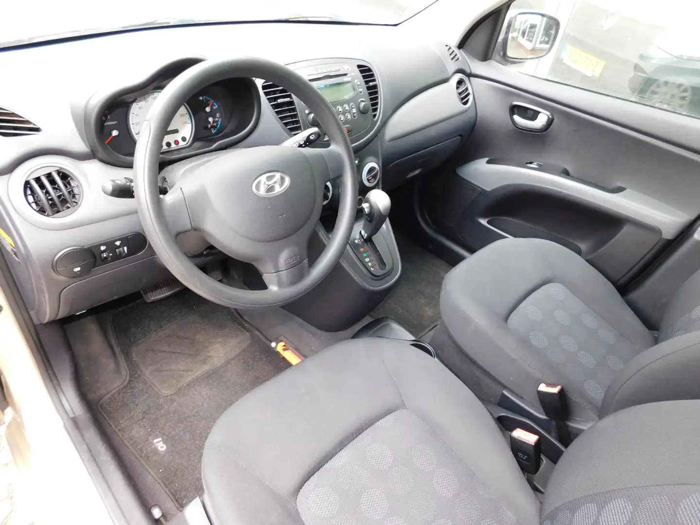 Hyundai i10 1.1 67PK AUTOMAAT!! DYNAMIC Beige - 2
